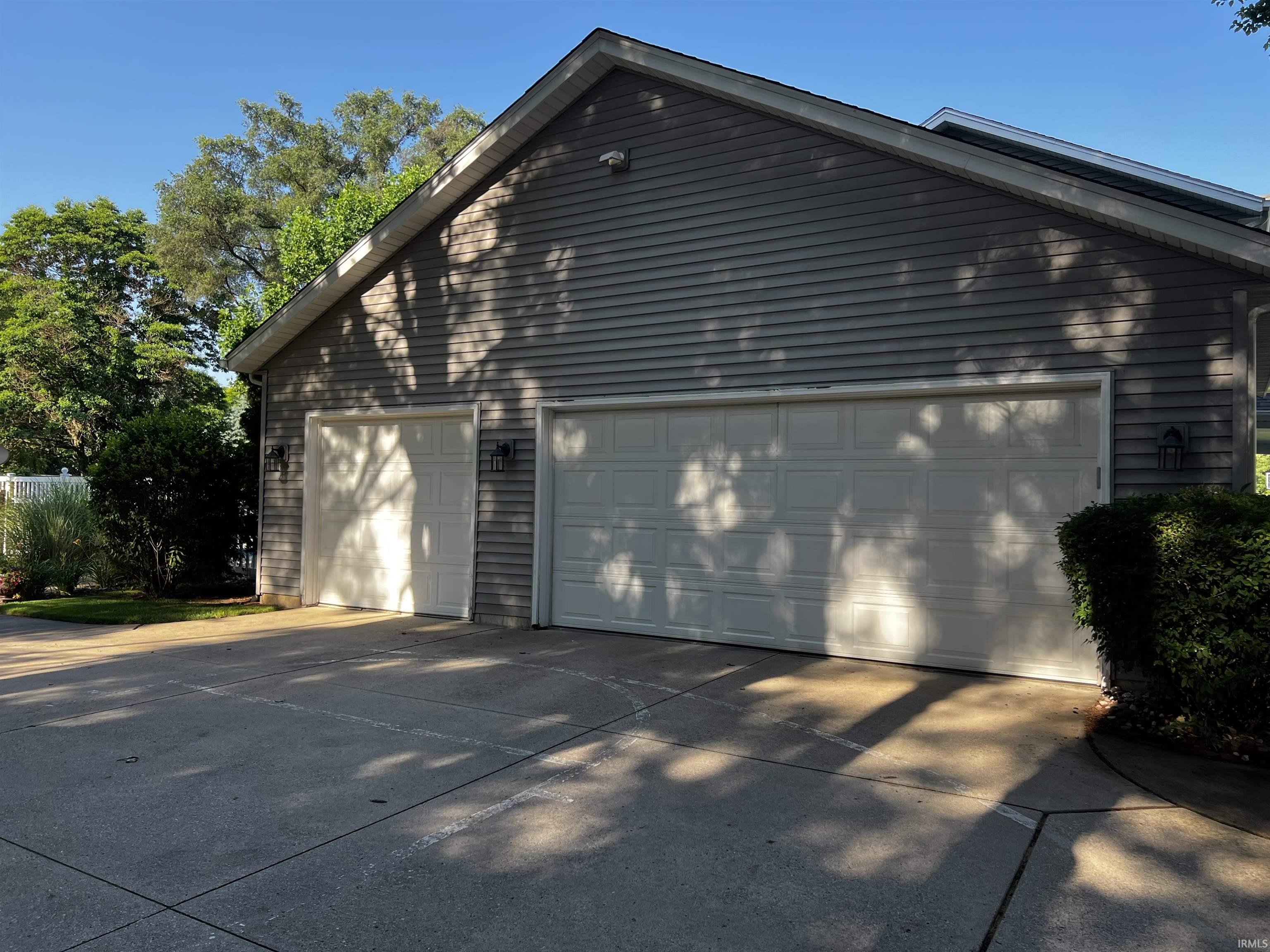 13852 Lexington Circle S