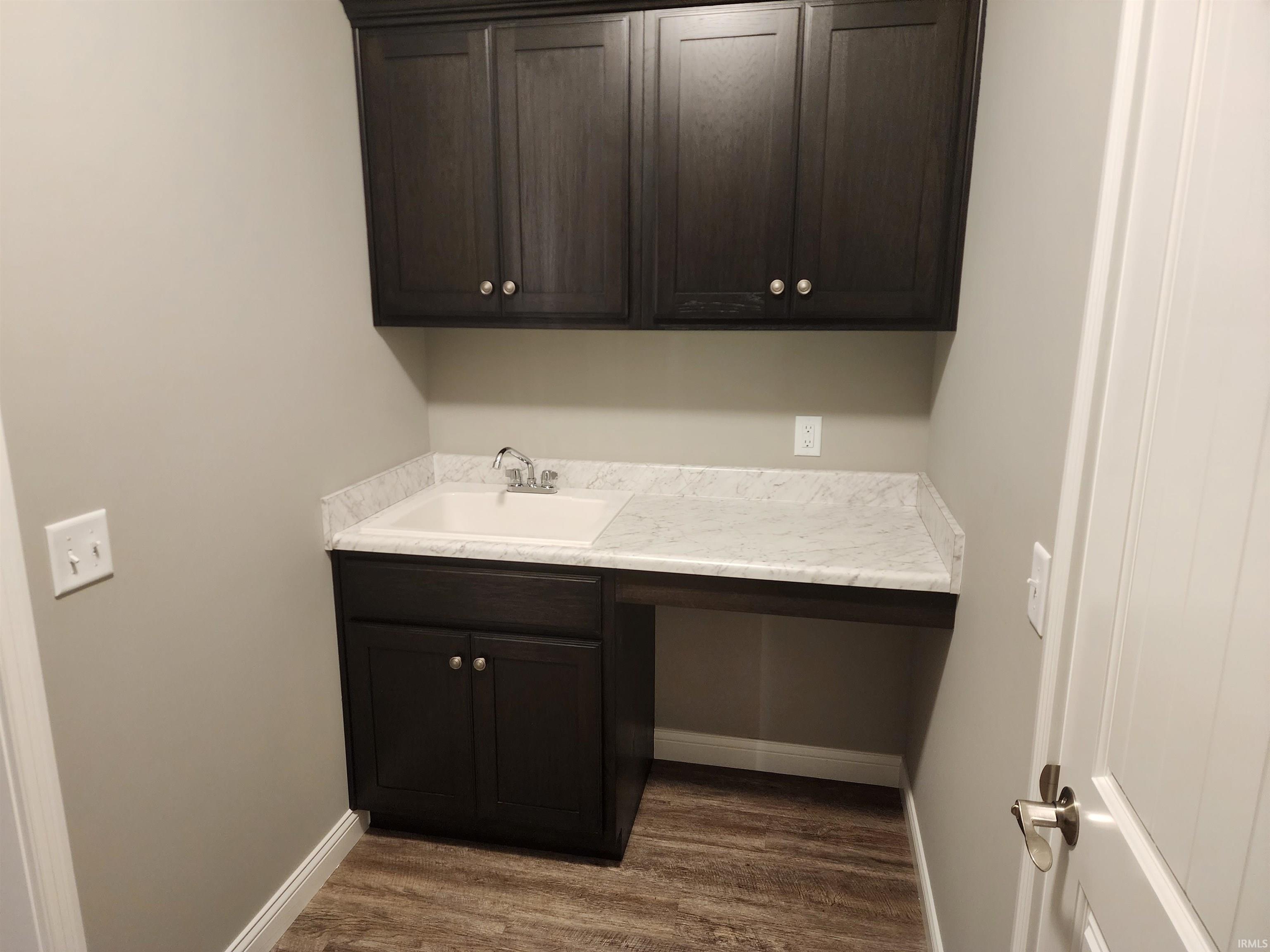 13751 Stone Table