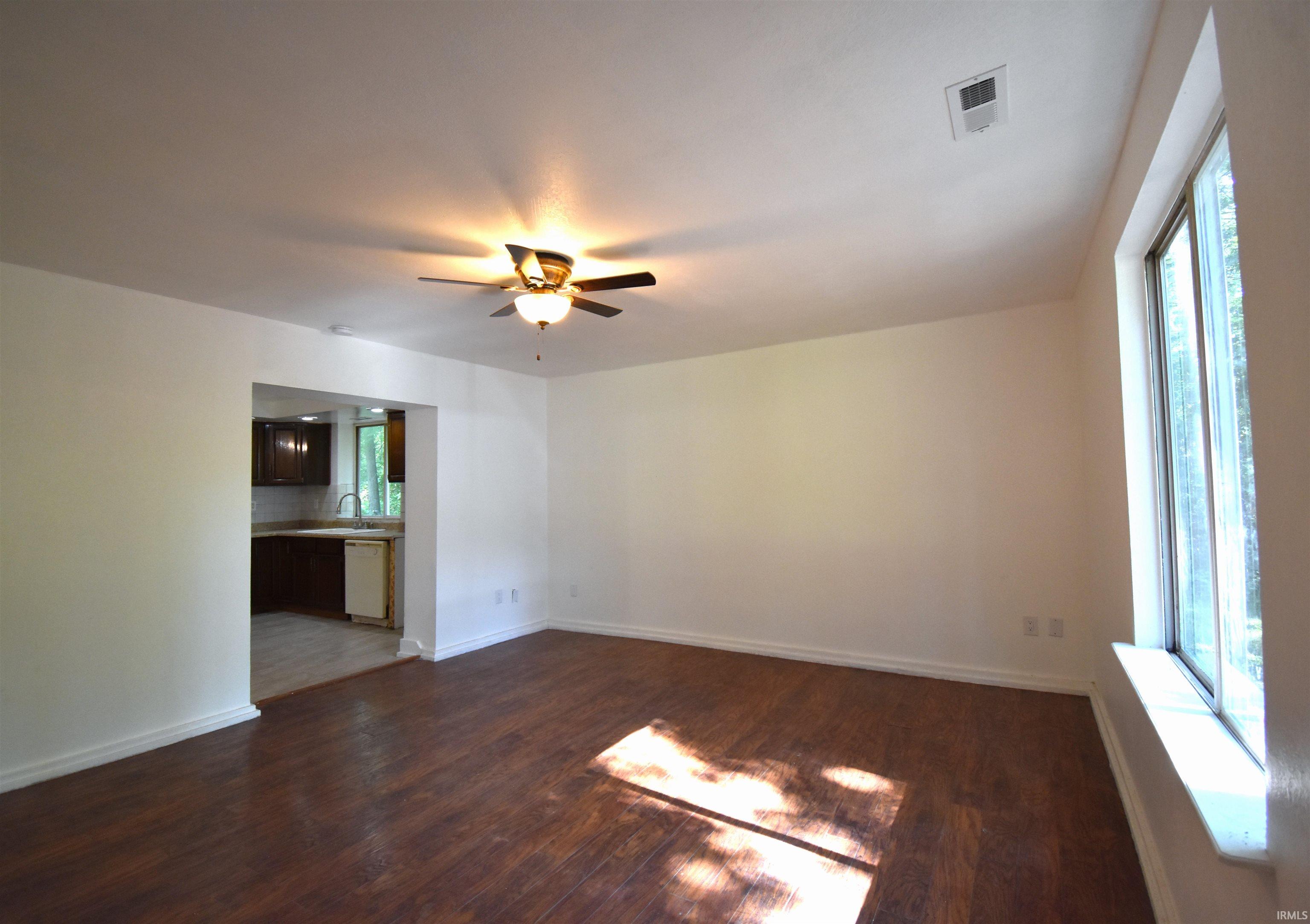8933 Elm