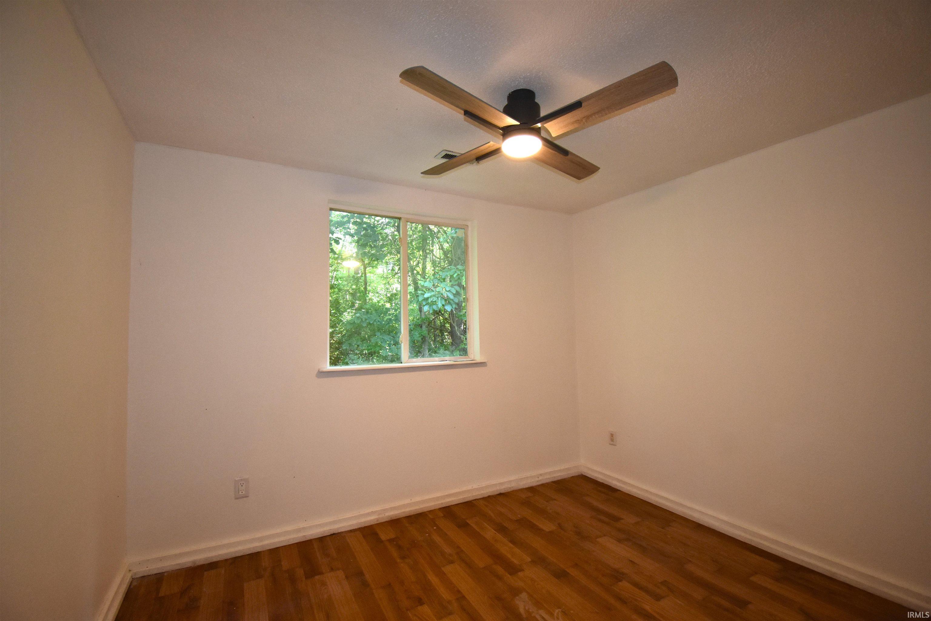 8933 Elm