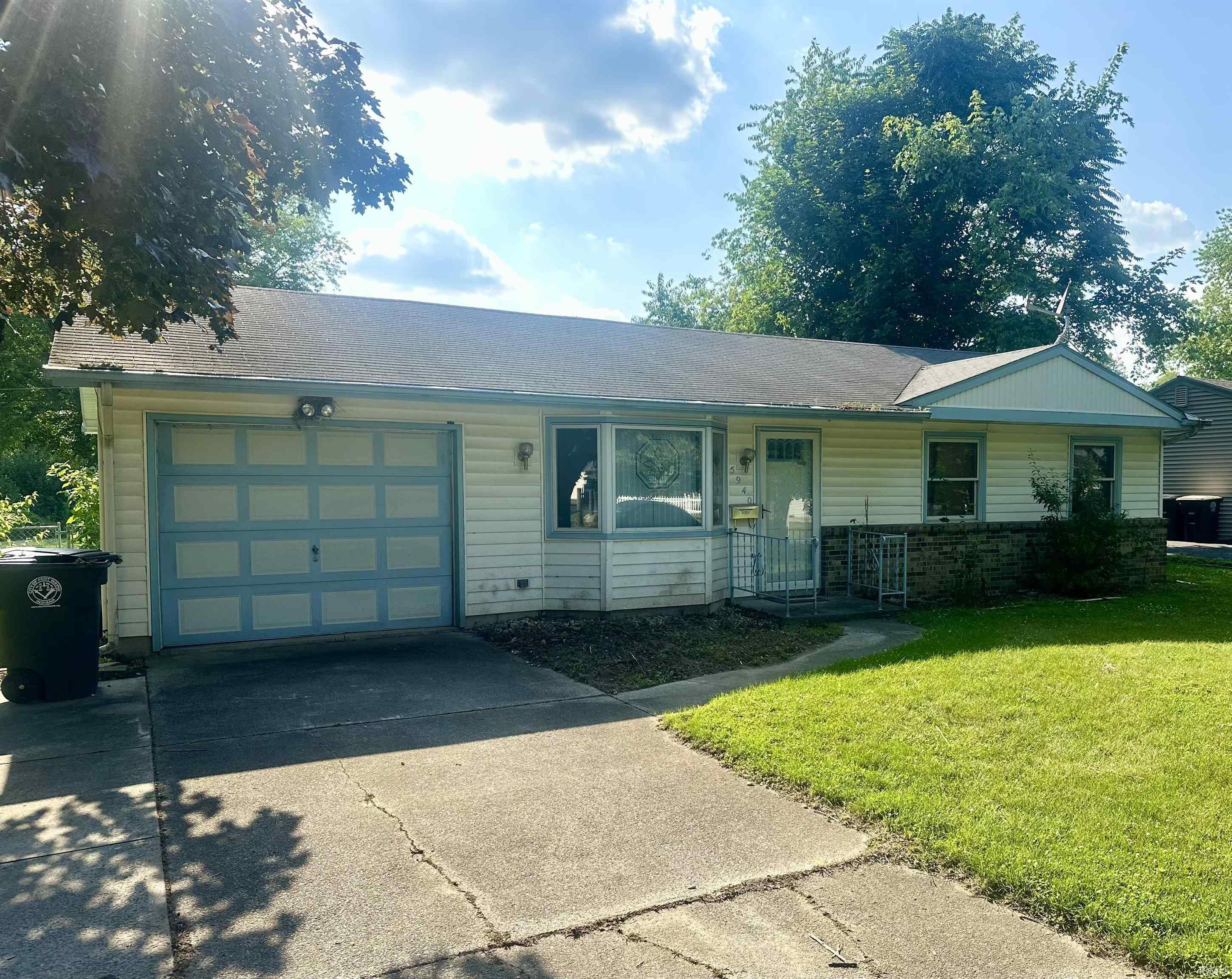 5940 Fernwood