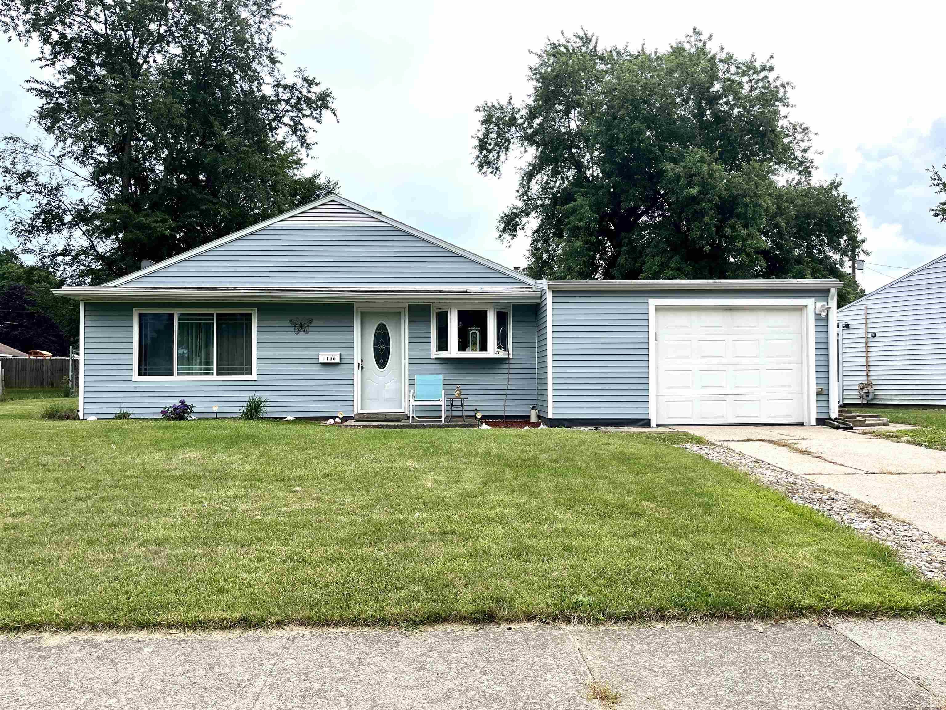 1136 Byron