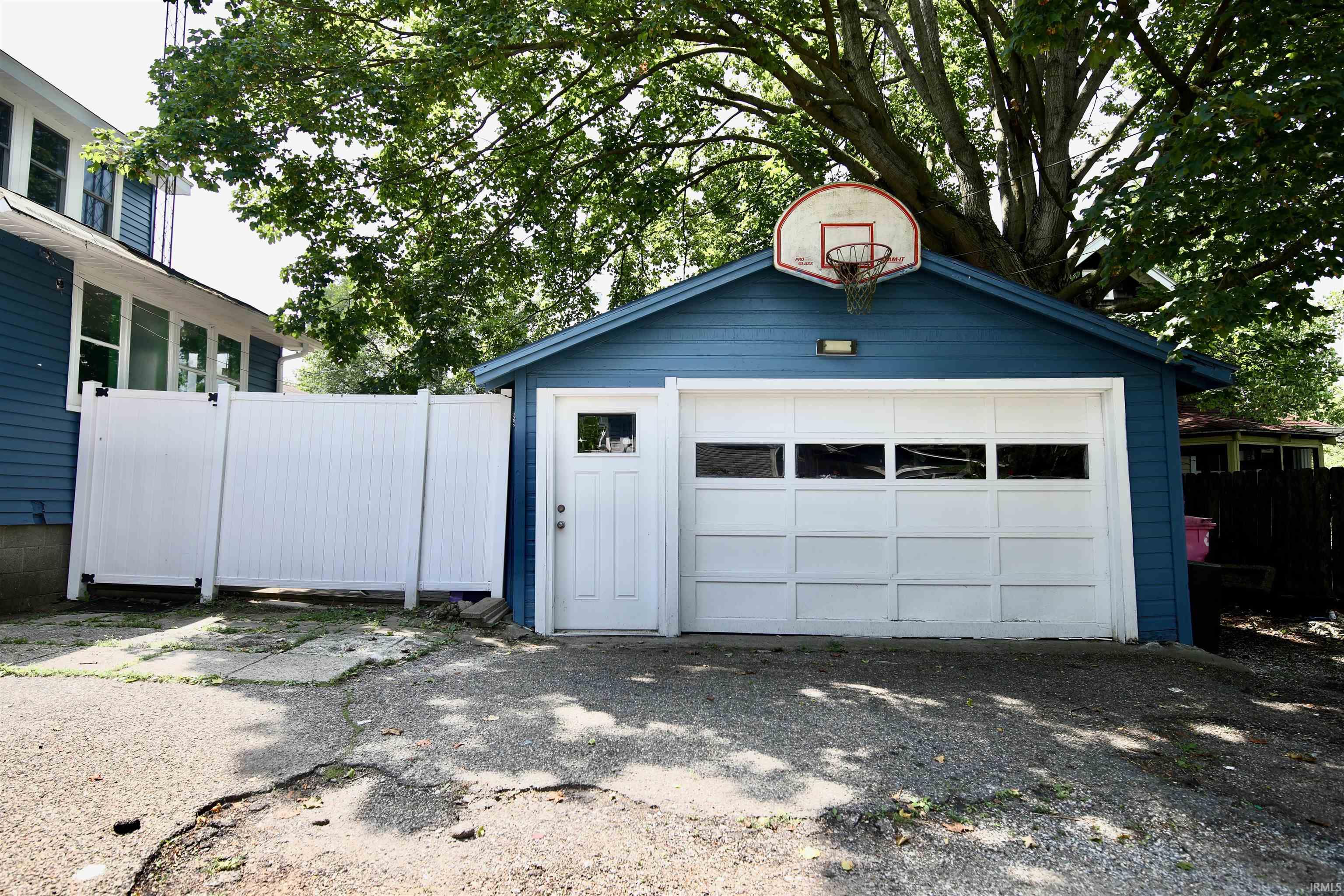 1415 Main