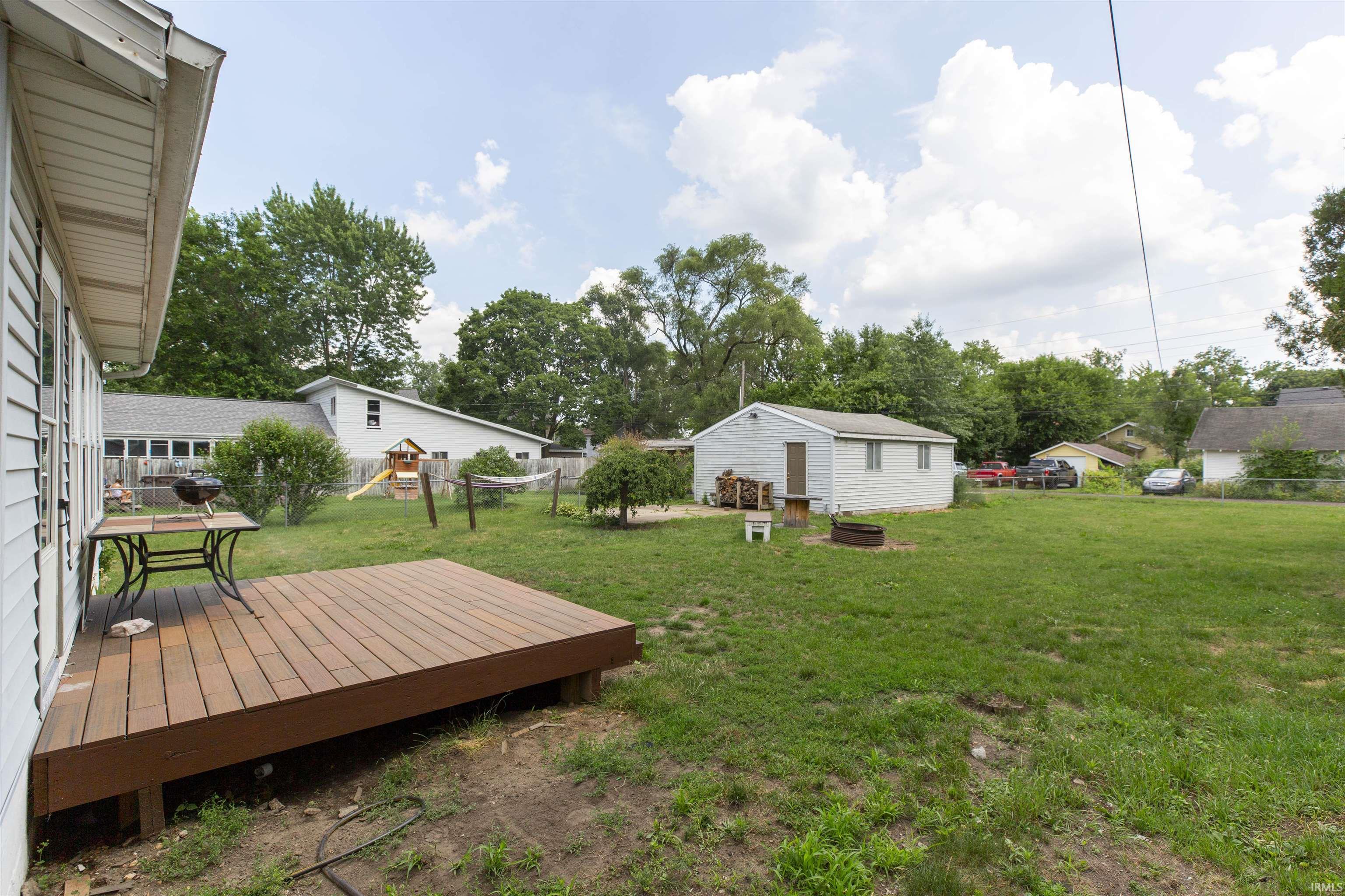 619 Maple Row