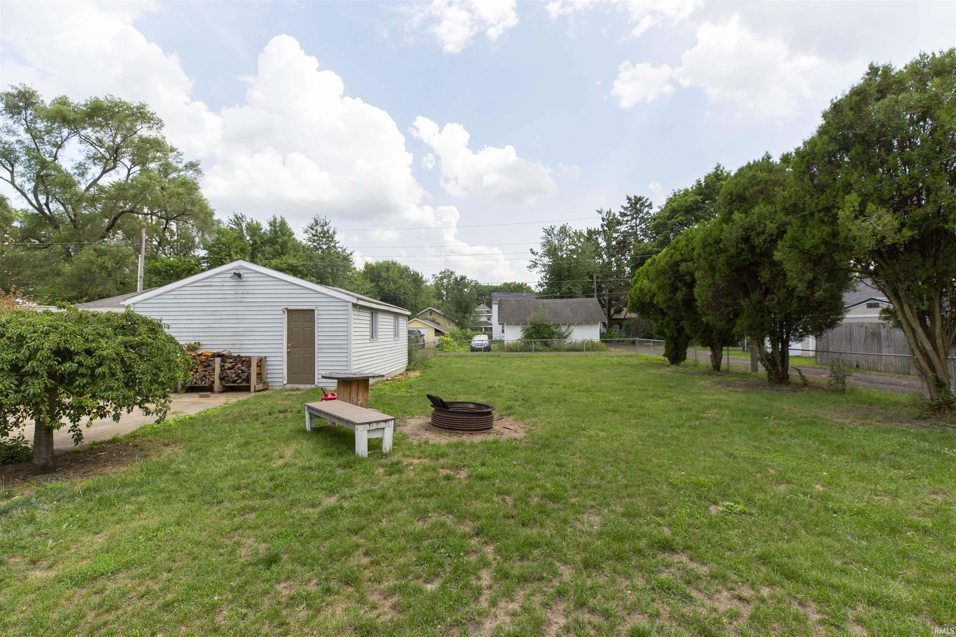 619 Maple Row