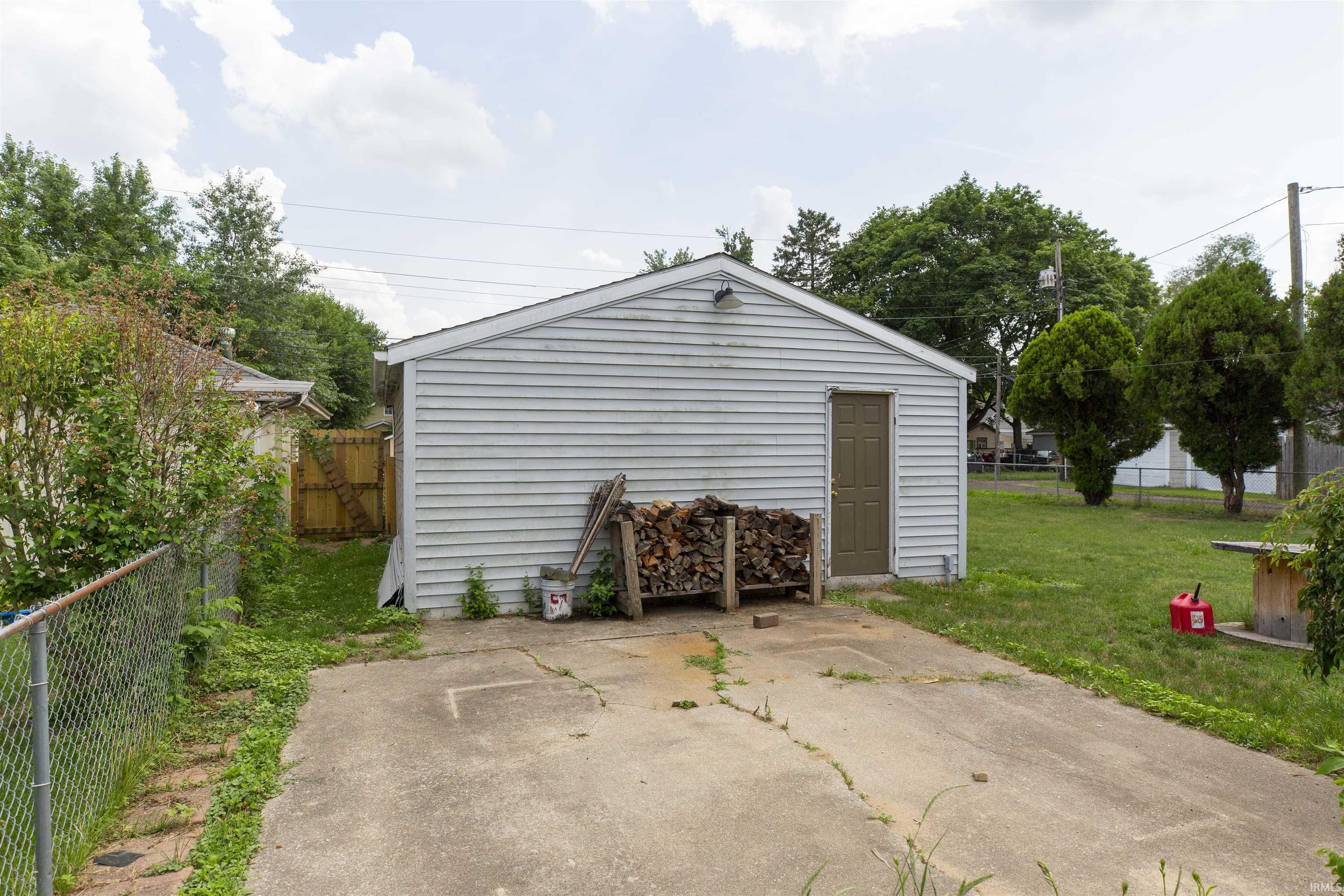619 Maple Row