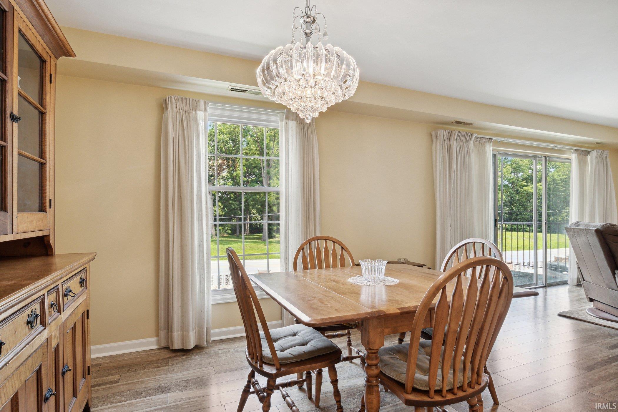 1077 Greenleaf, Apt 215