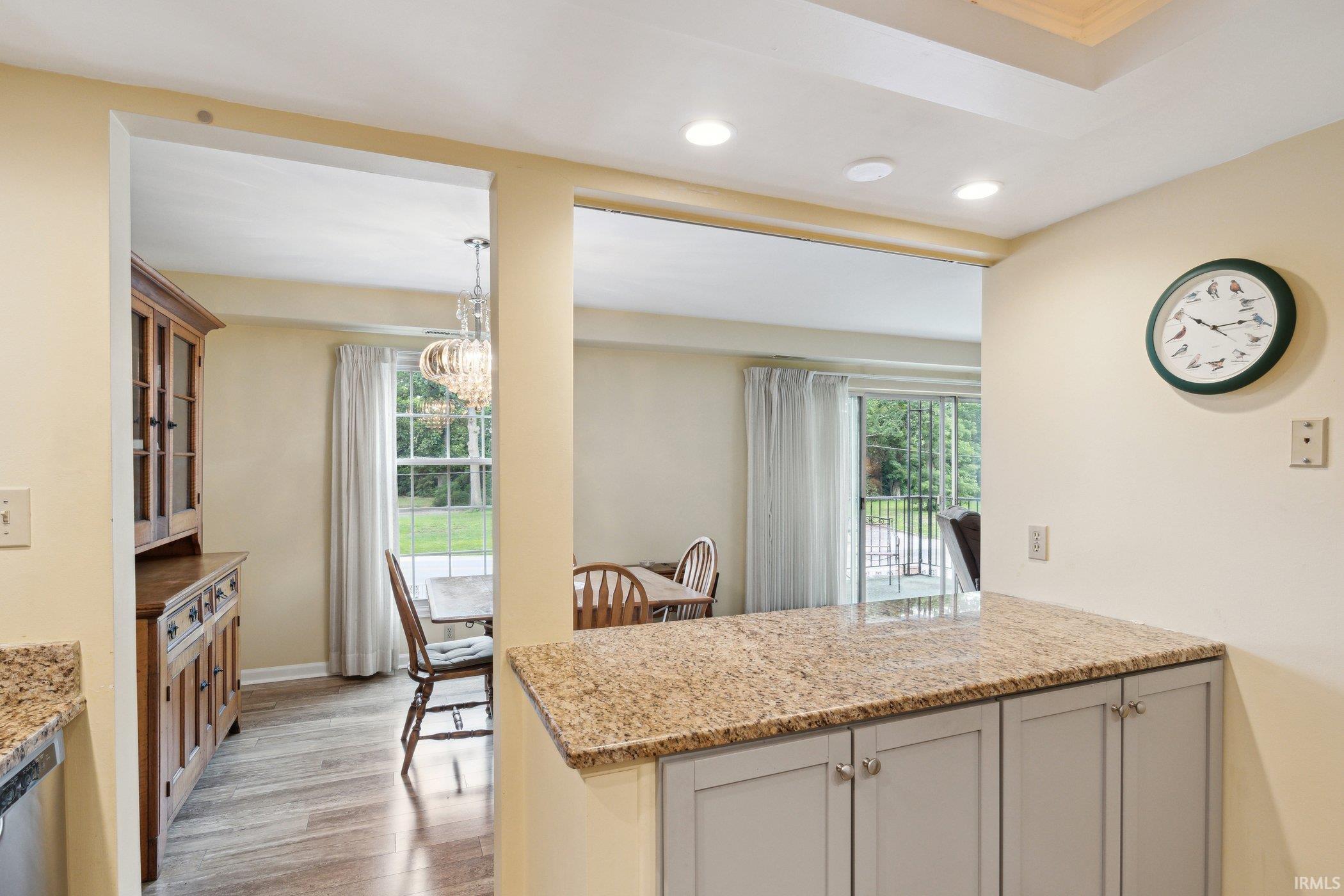 1077 Greenleaf, Apt 215