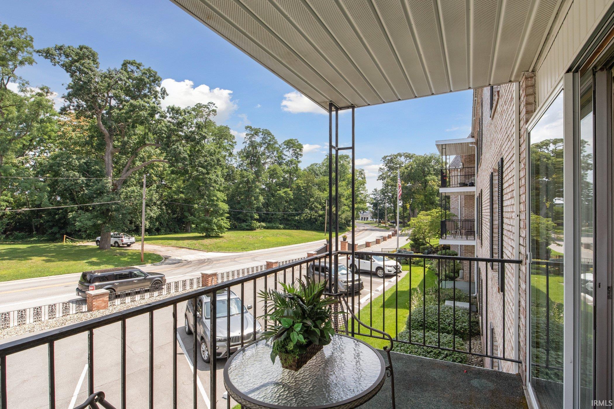 1077 Greenleaf, Apt 215