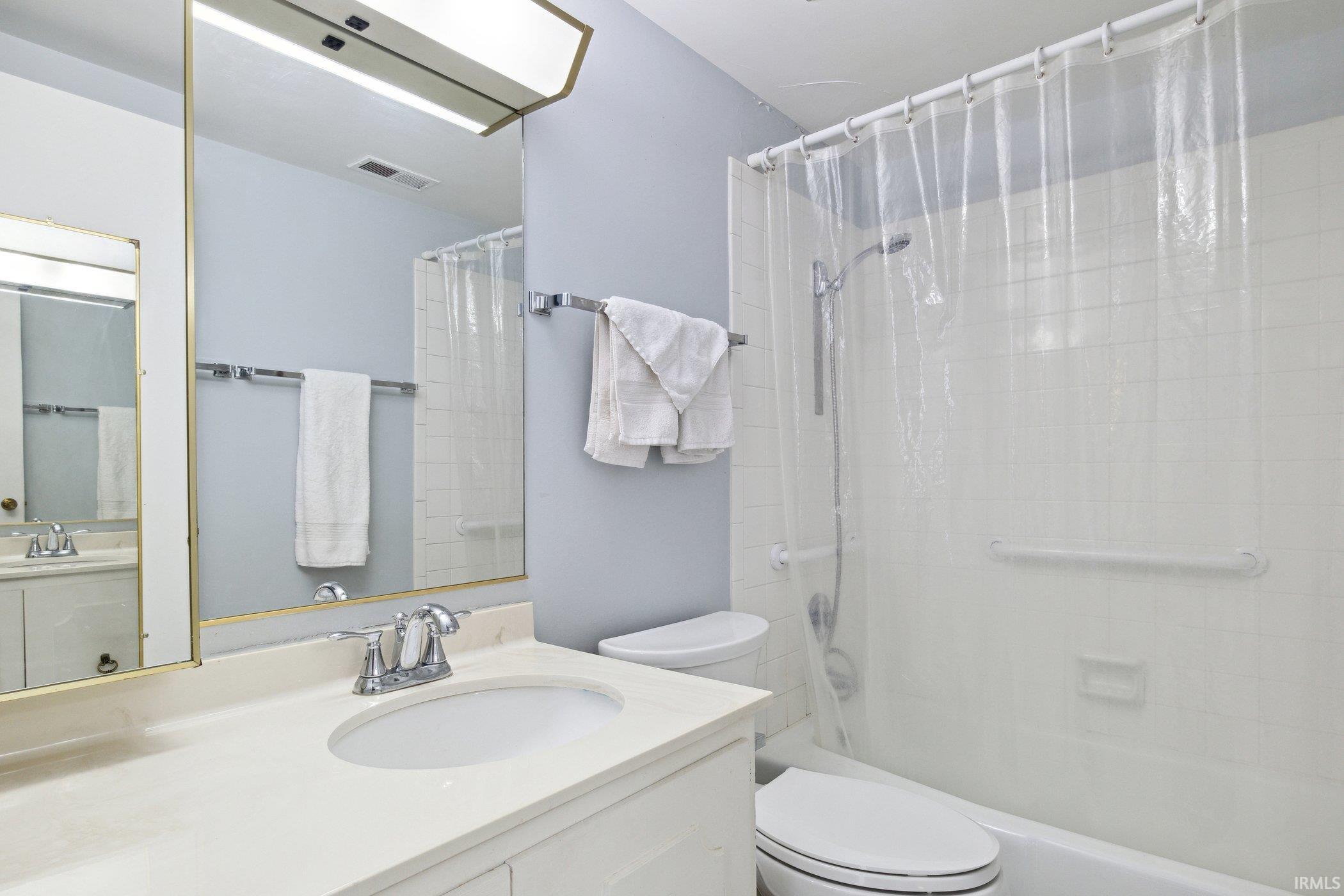 1077 Greenleaf, Apt 215