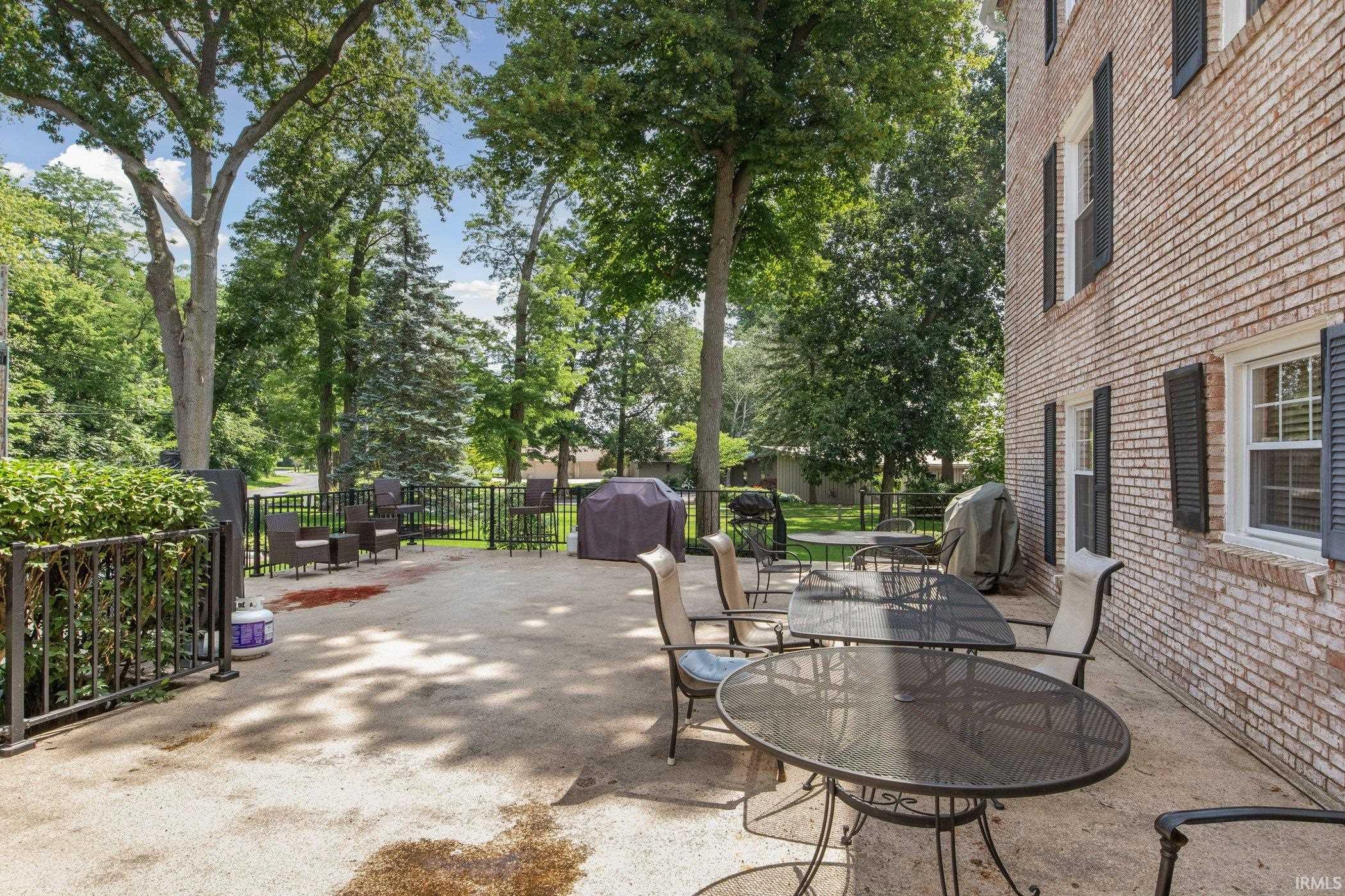 1077 Greenleaf, Apt 215
