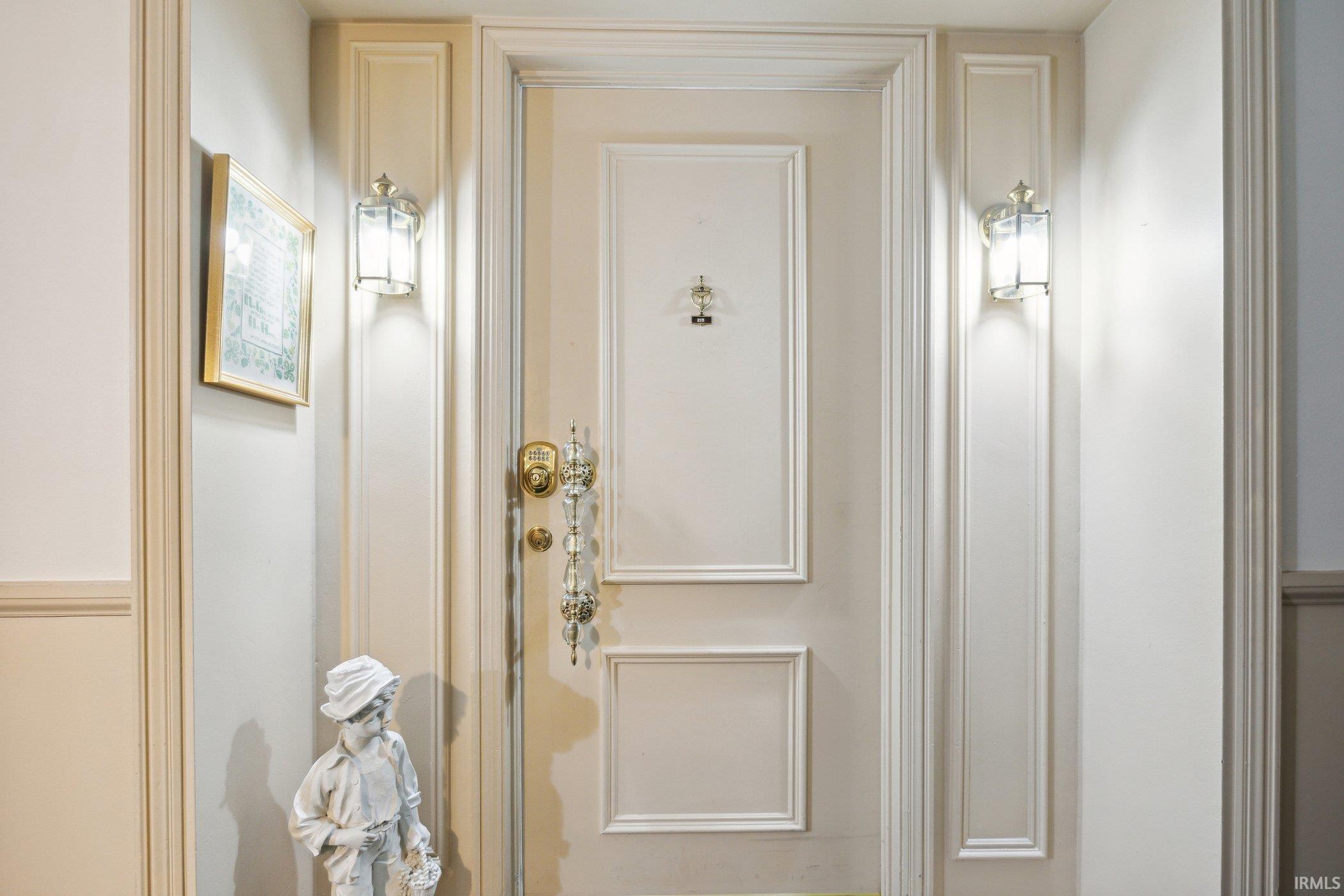 1077 Greenleaf, Apt 215