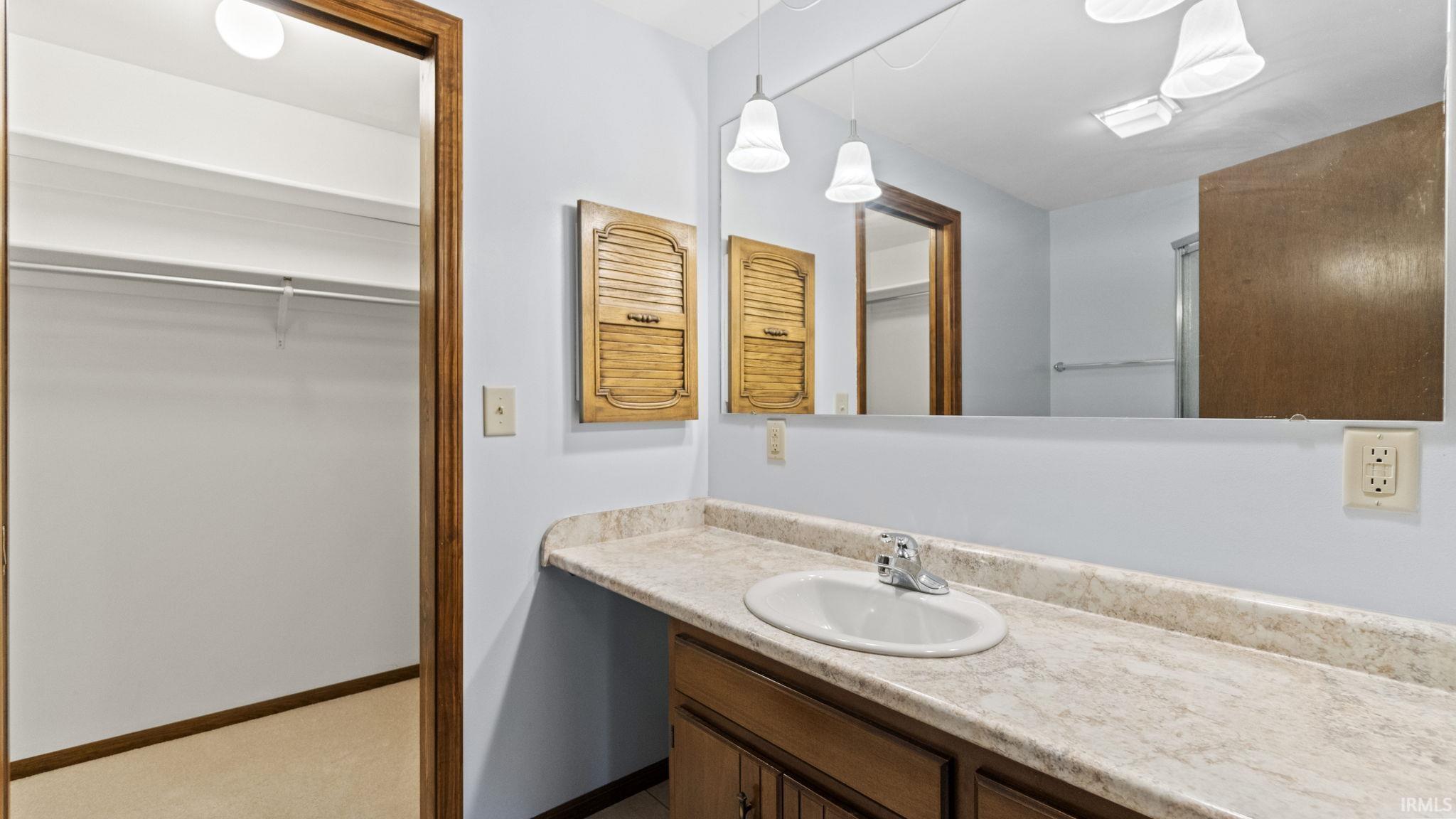 8819 Glenrock