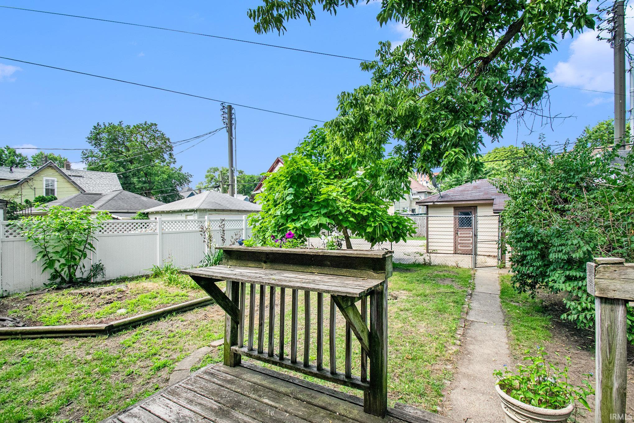 709 Riverside