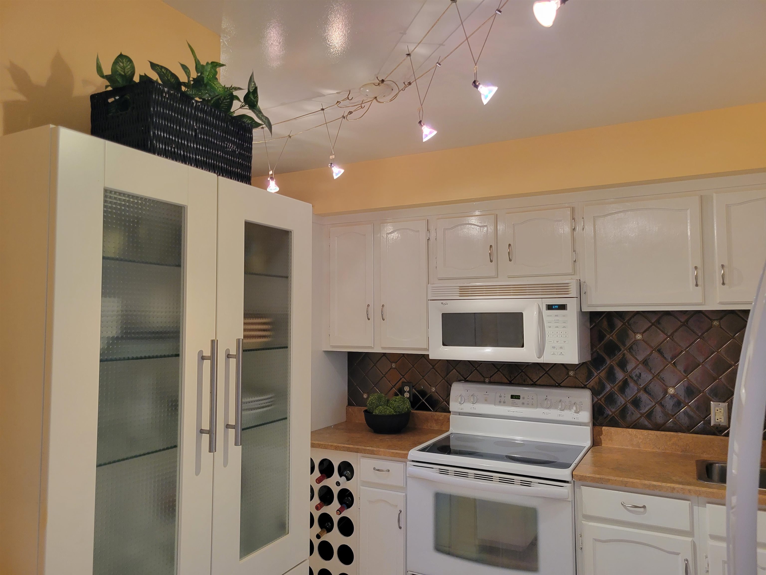18101 Stoneridge, Apt E
