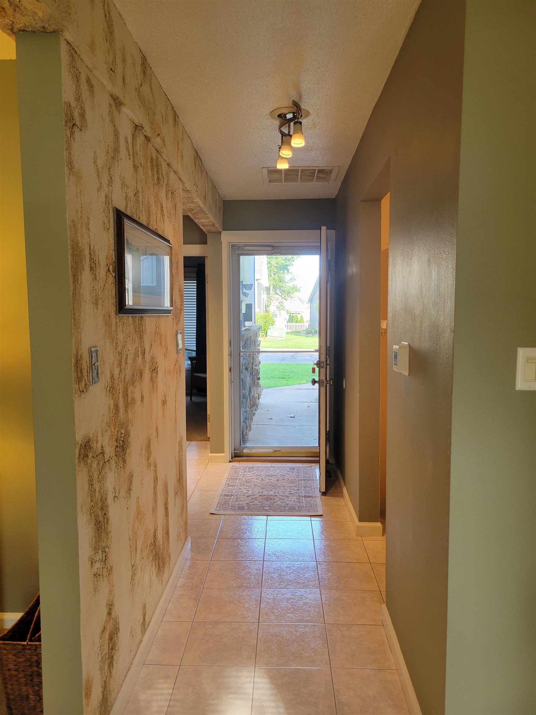 18101 Stoneridge, Apt E