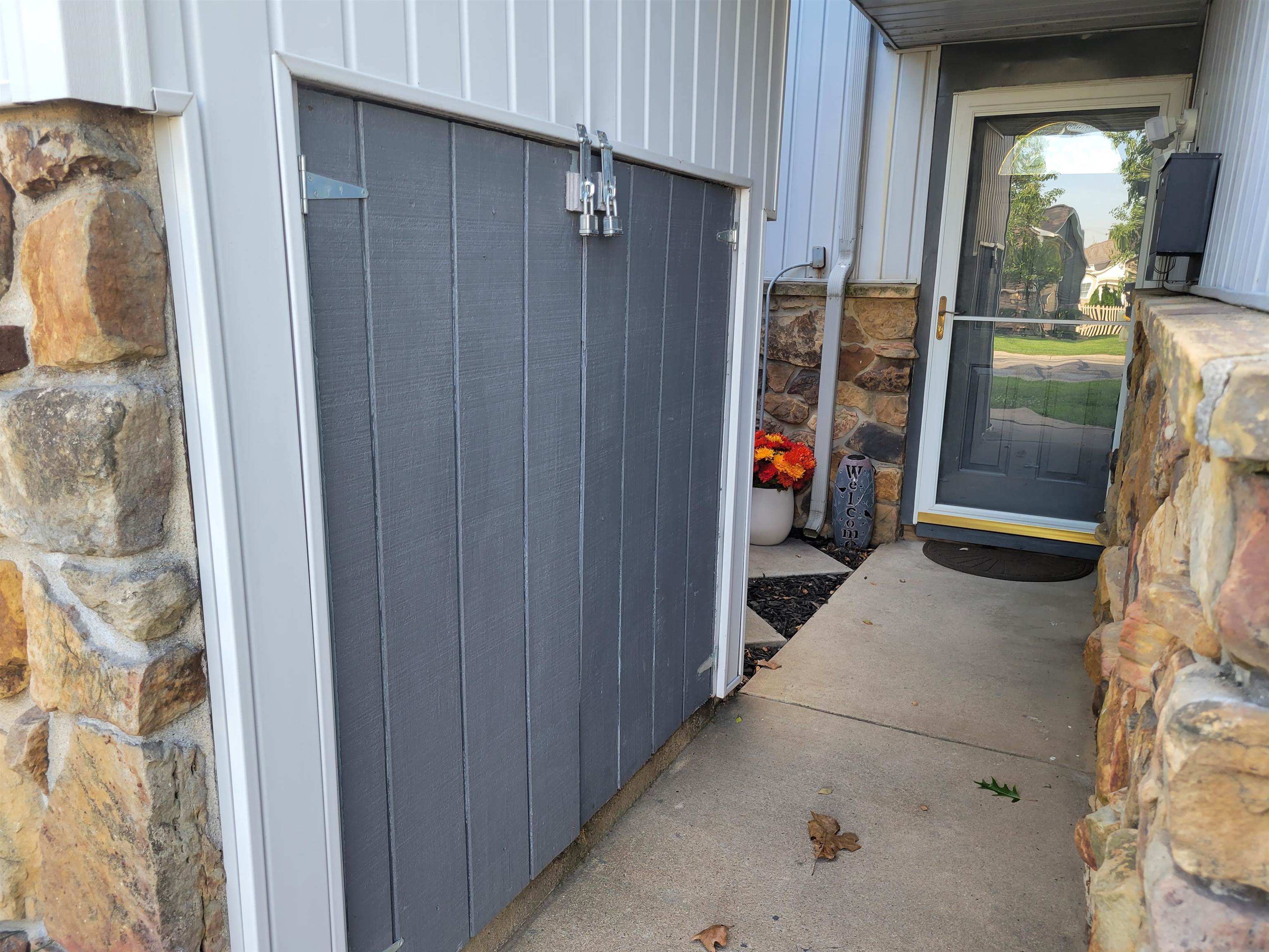 18101 Stoneridge, Apt E