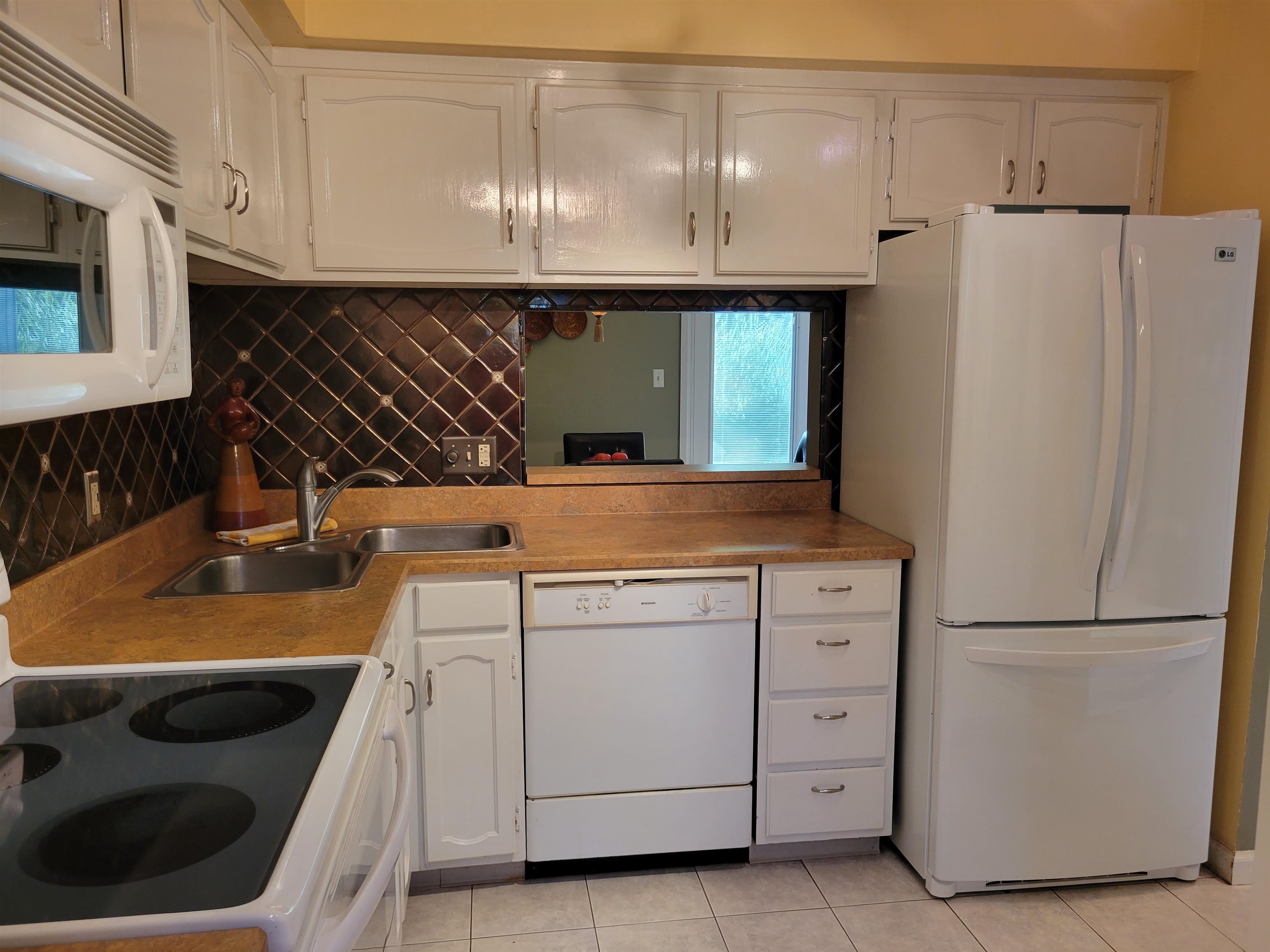 18101 Stoneridge, Apt E