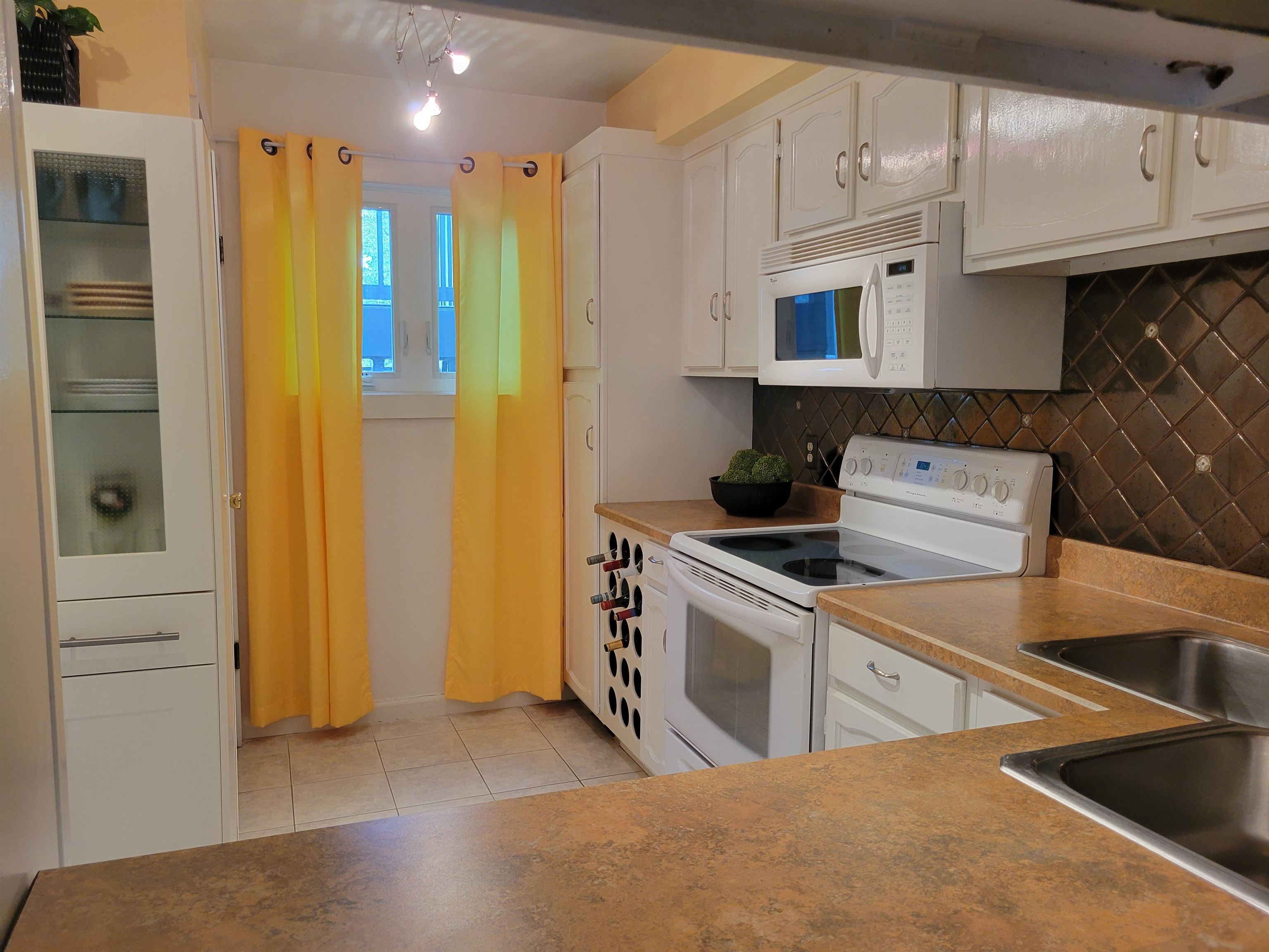 18101 Stoneridge, Apt E