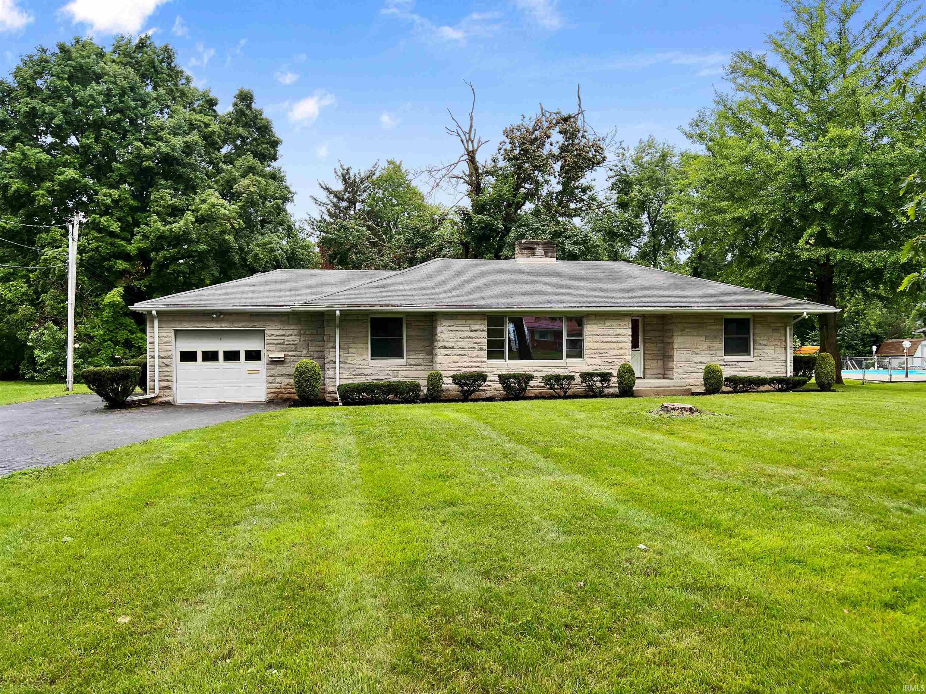 5810 Fernwood