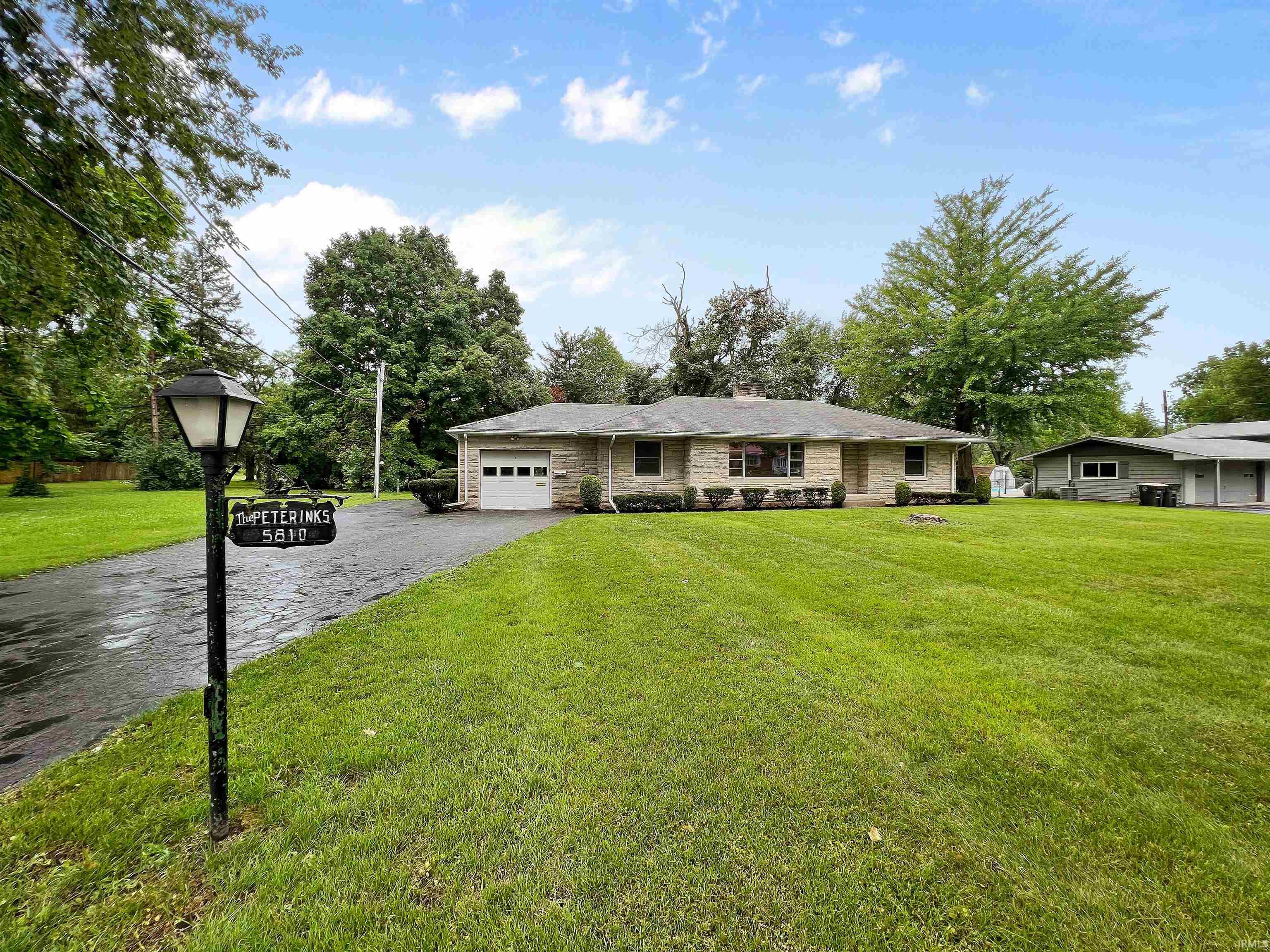 5810 Fernwood