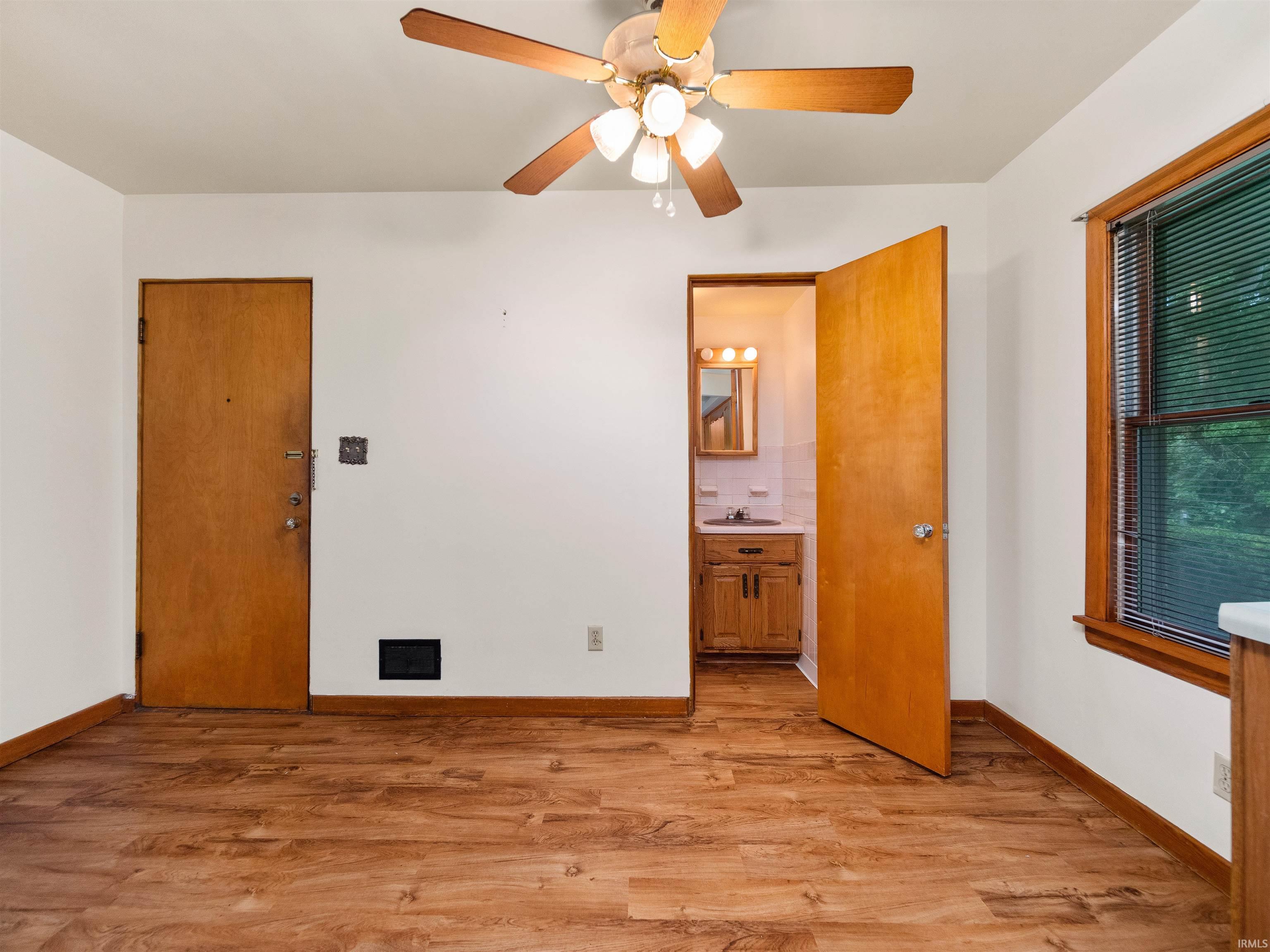 5810 Fernwood
