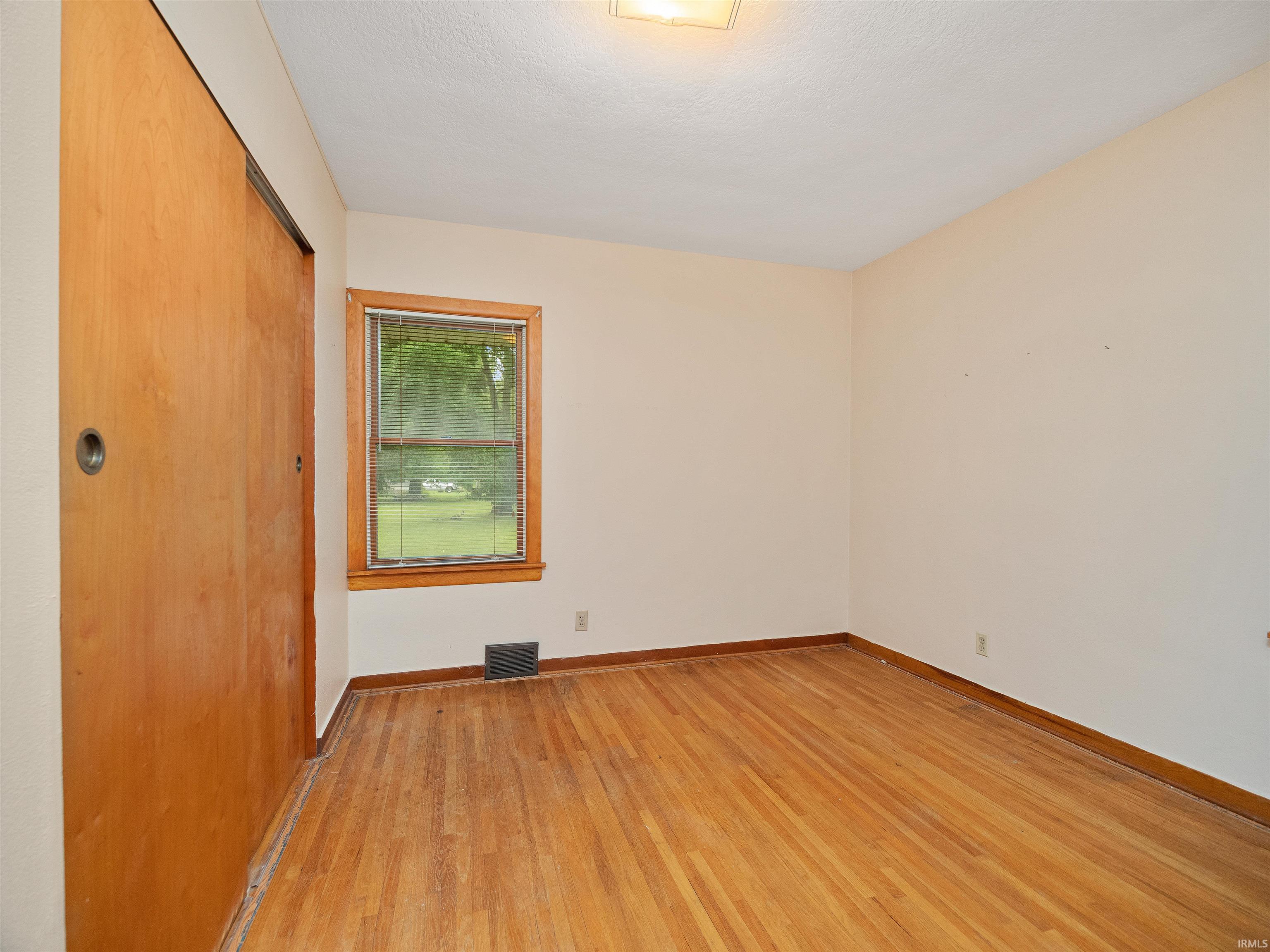 5810 Fernwood