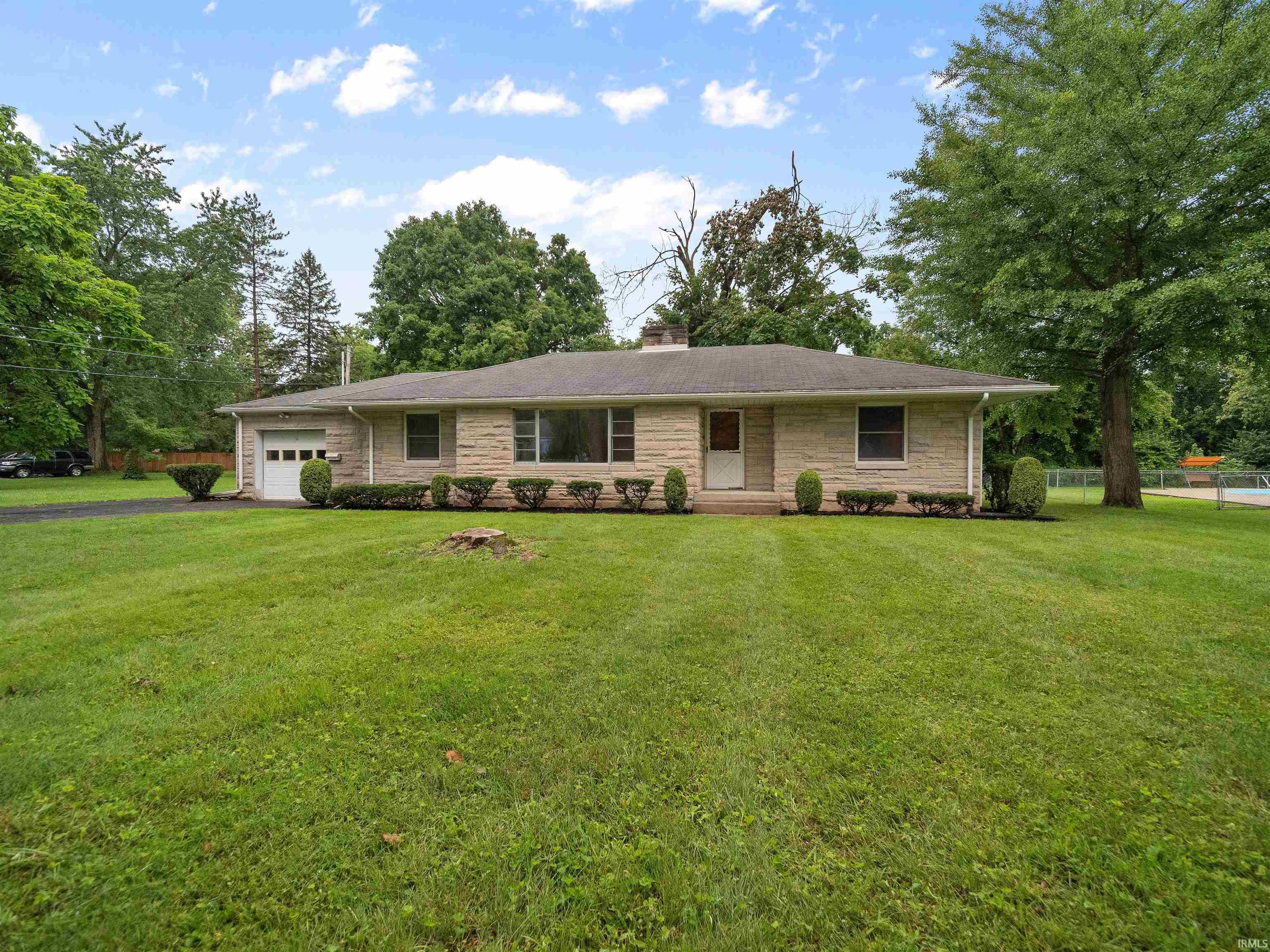 5810 Fernwood