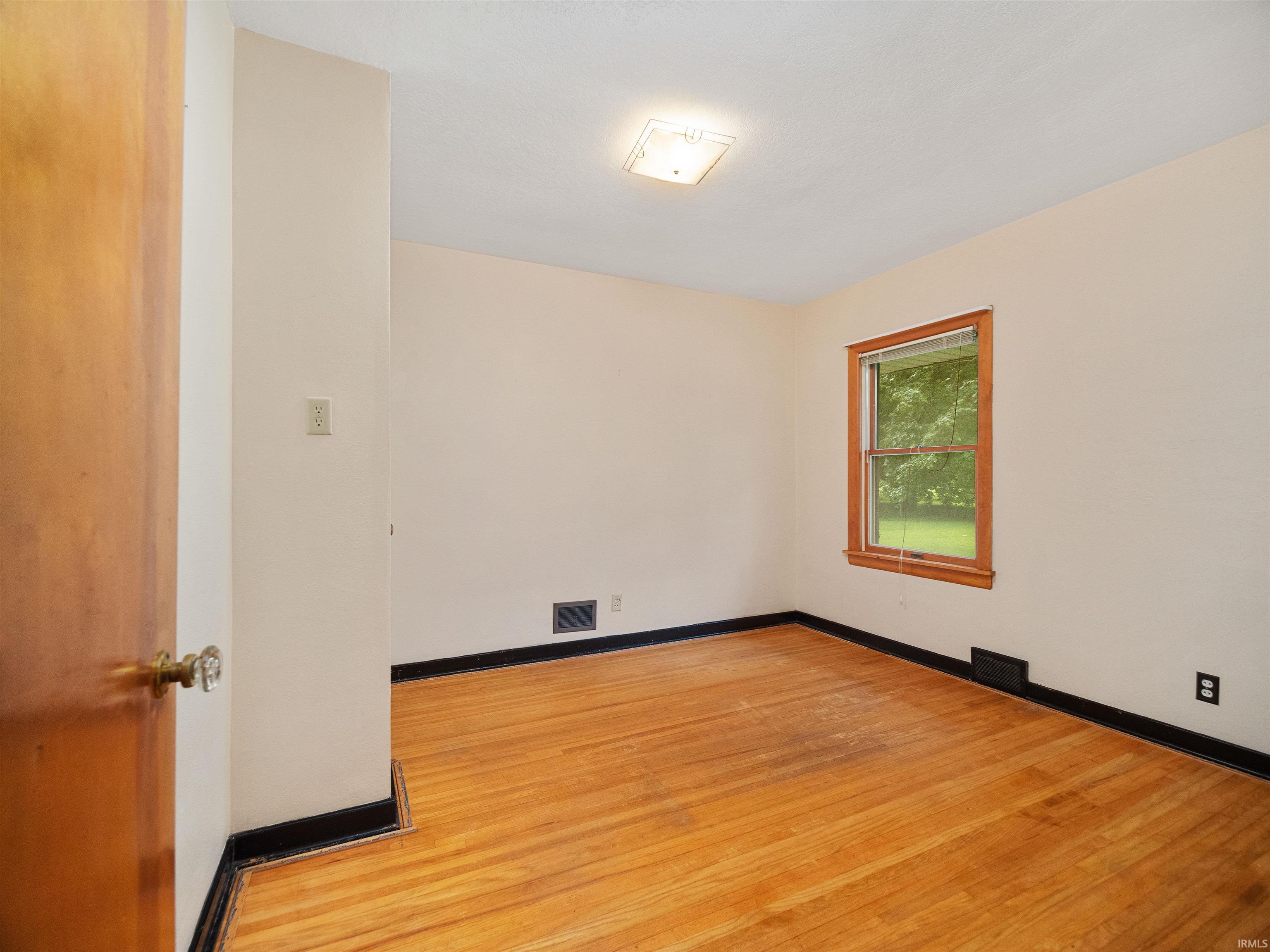 5810 Fernwood
