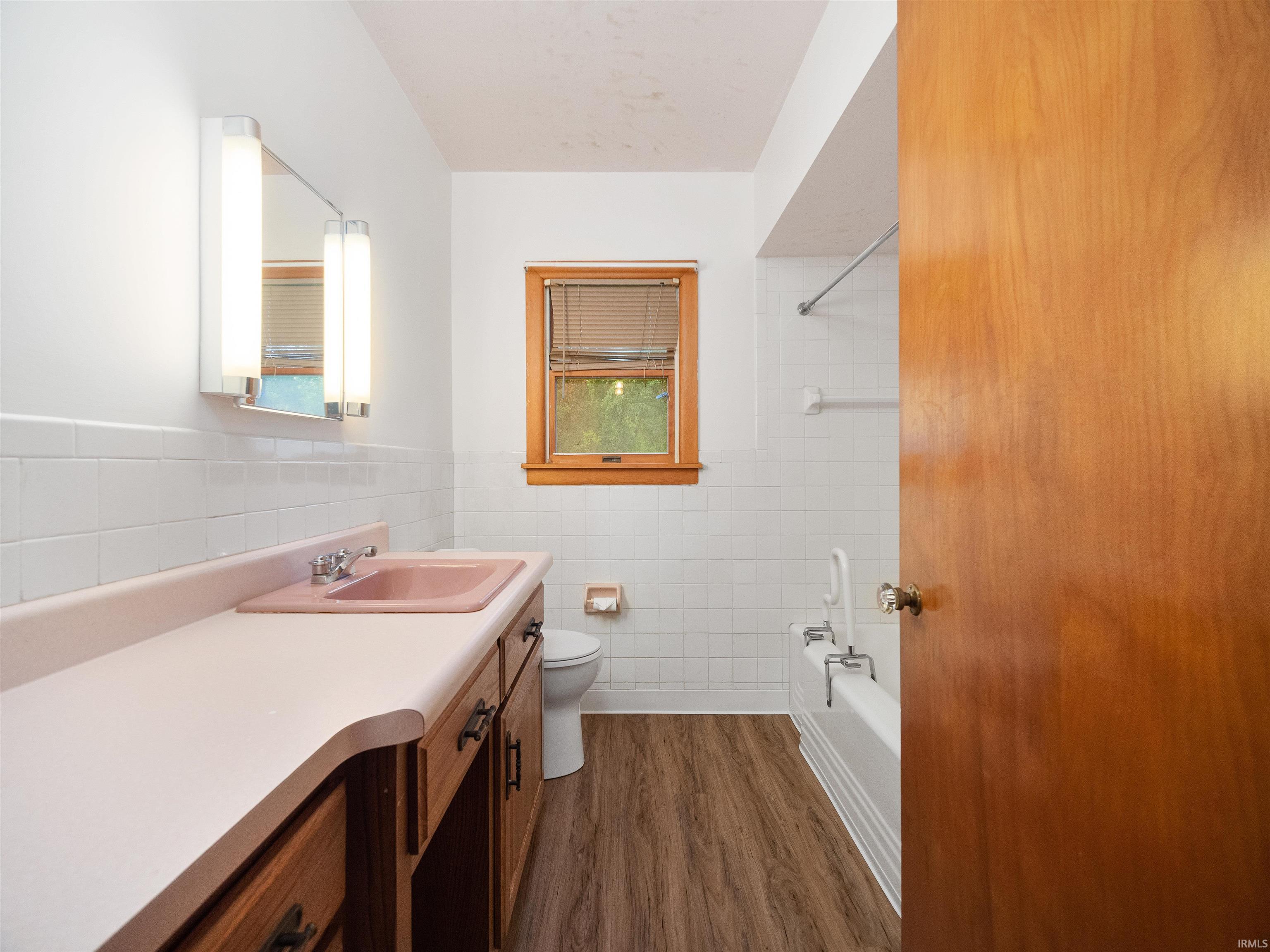 5810 Fernwood
