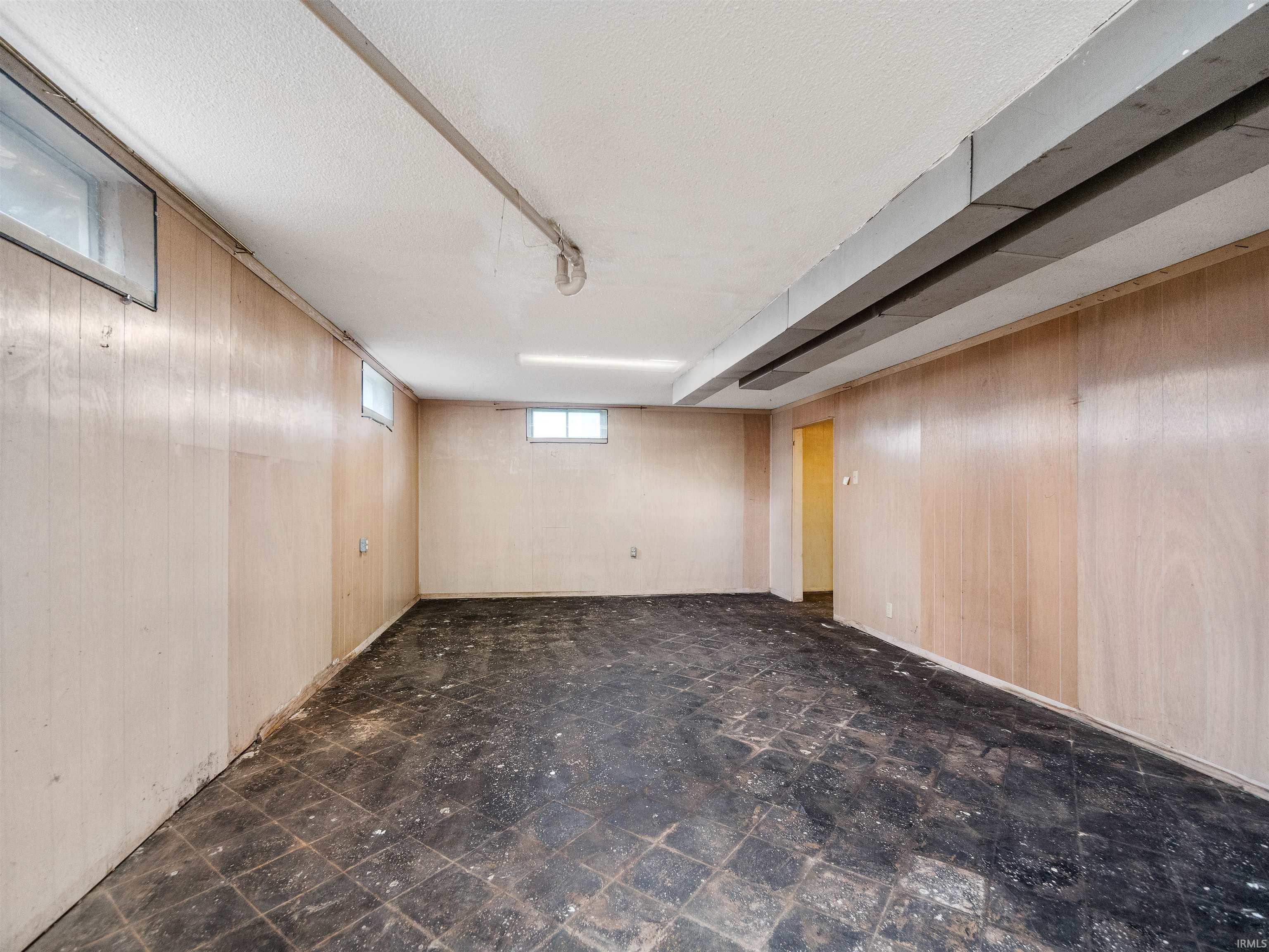 5810 Fernwood