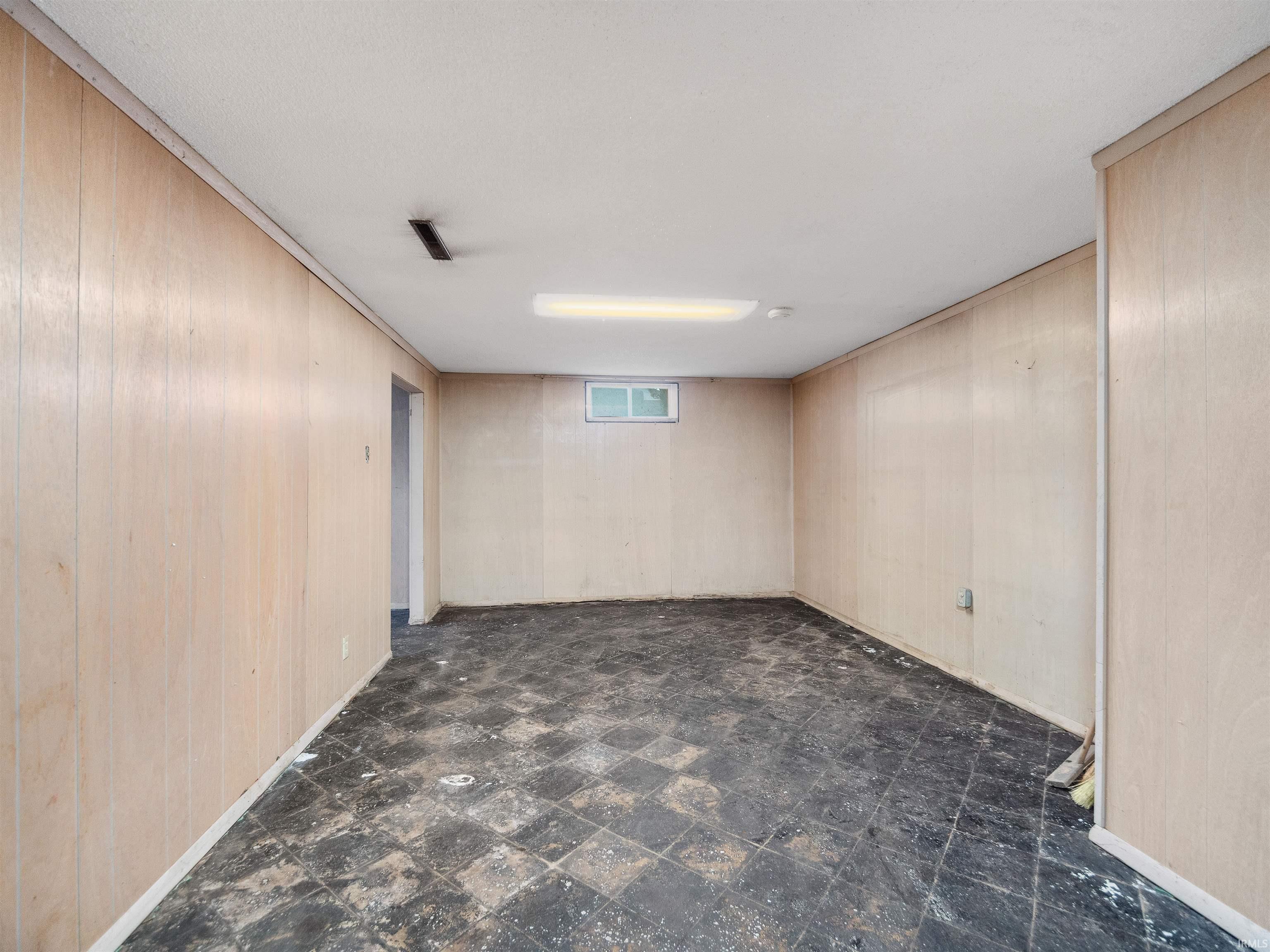 5810 Fernwood