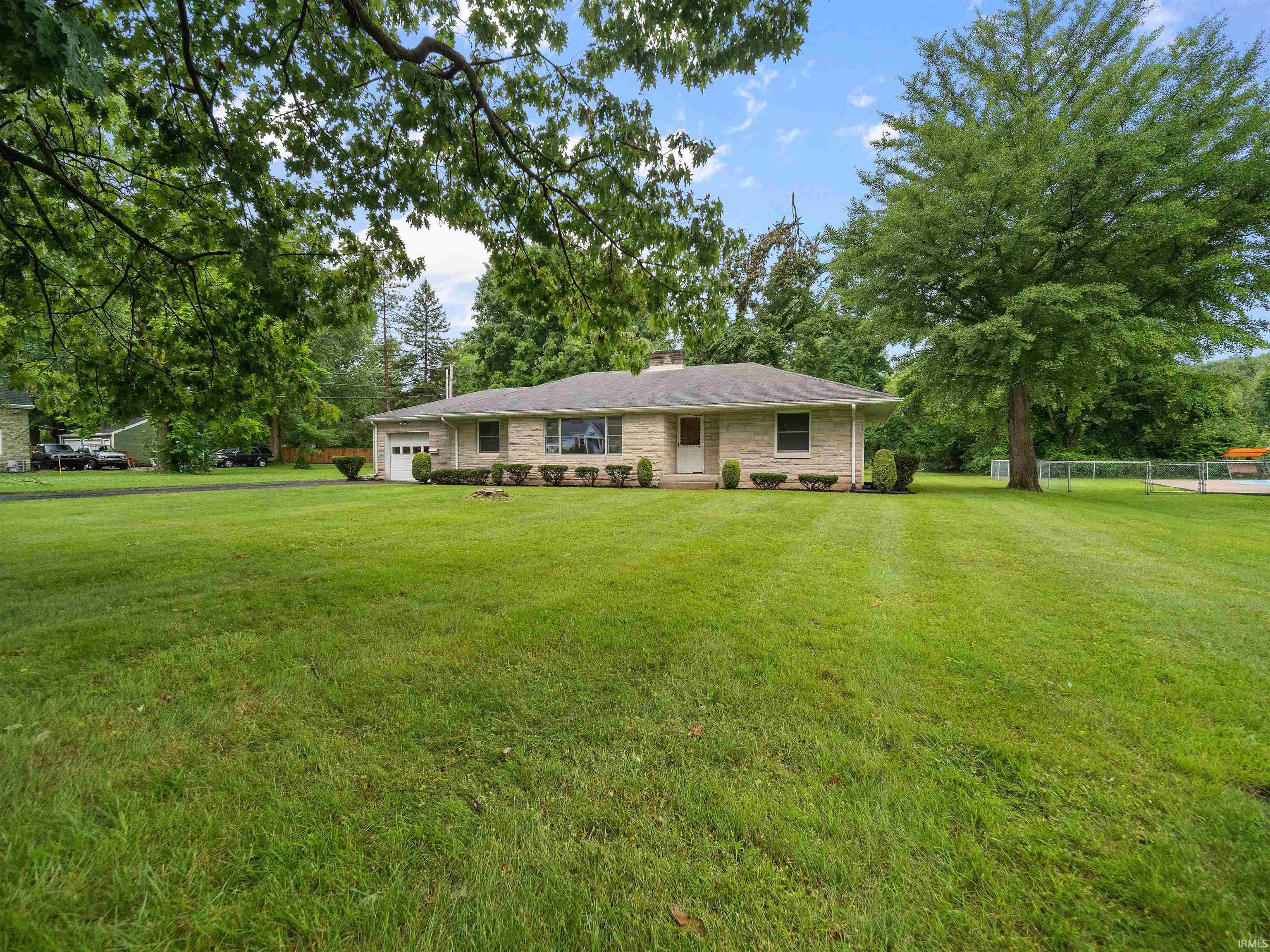 5810 Fernwood