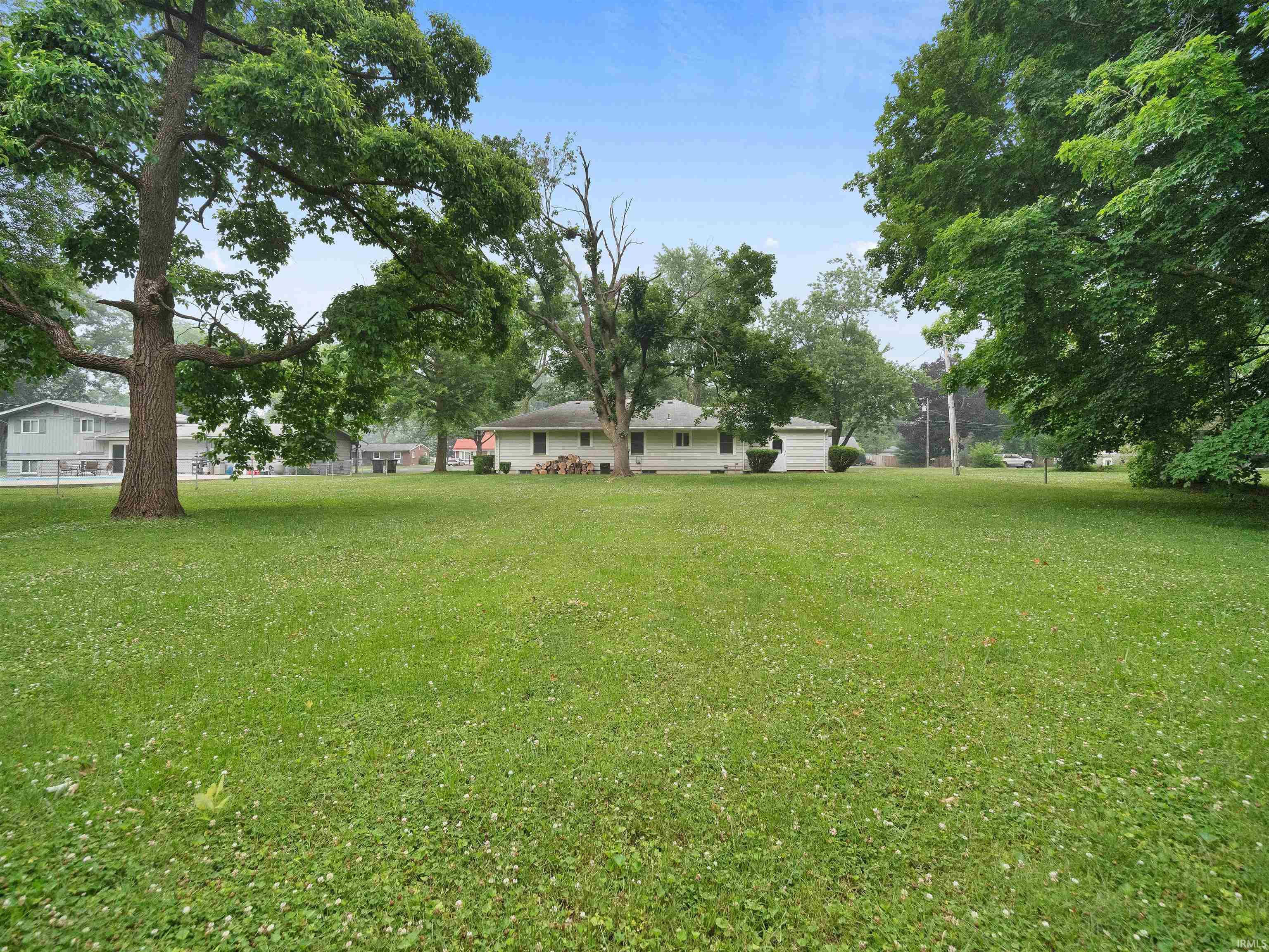 5810 Fernwood
