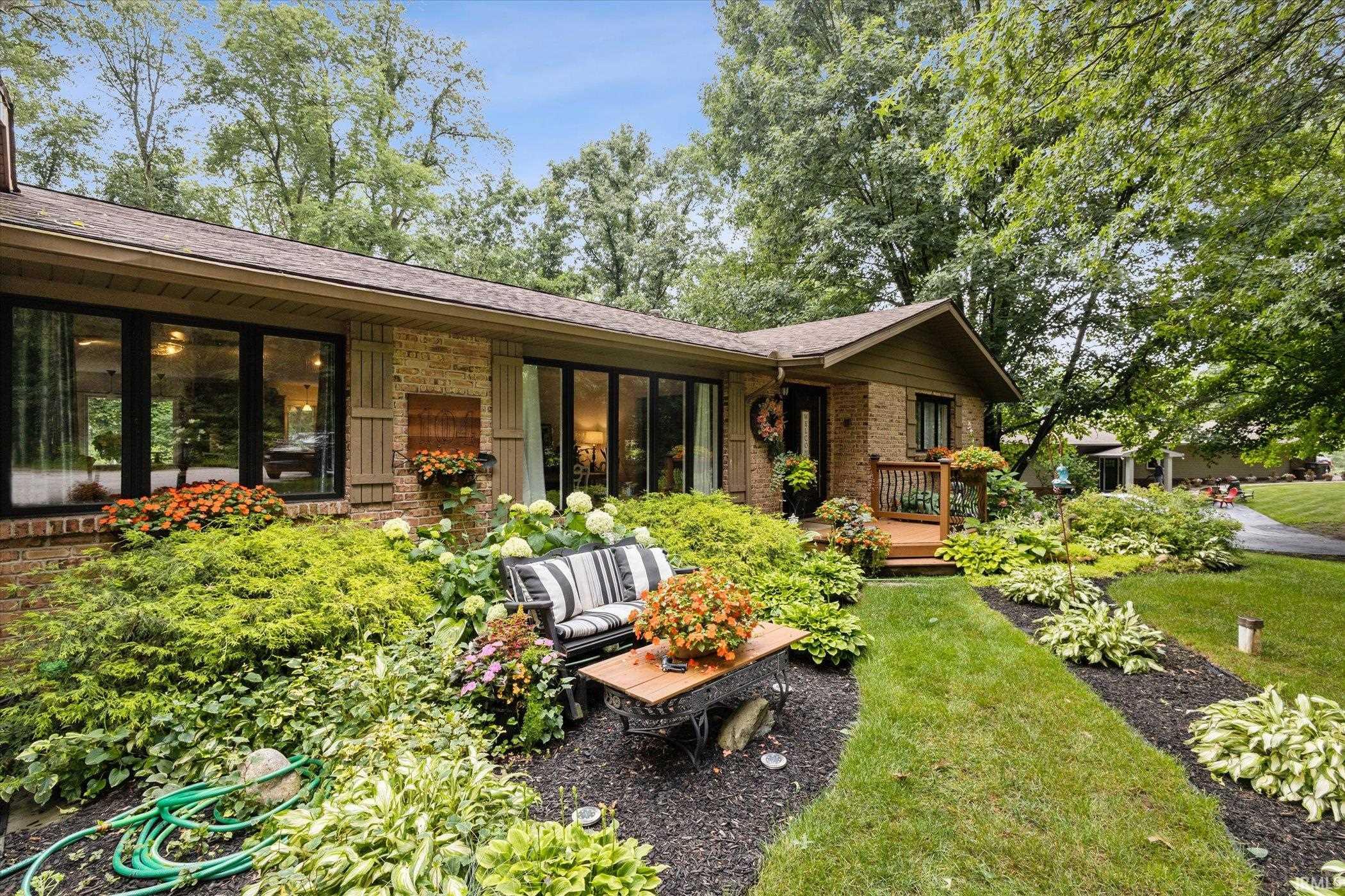 104 Woodview
