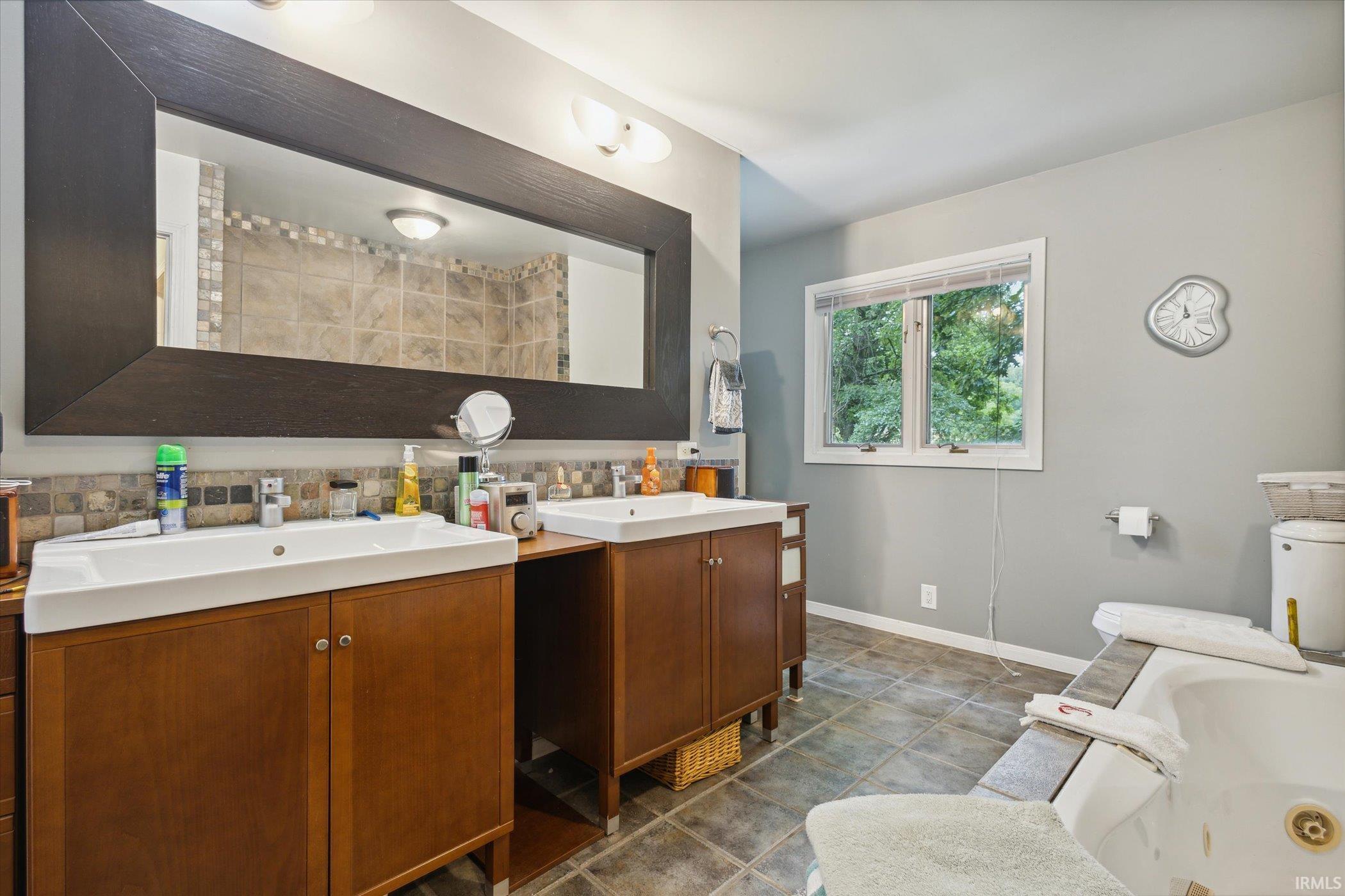 104 Woodview