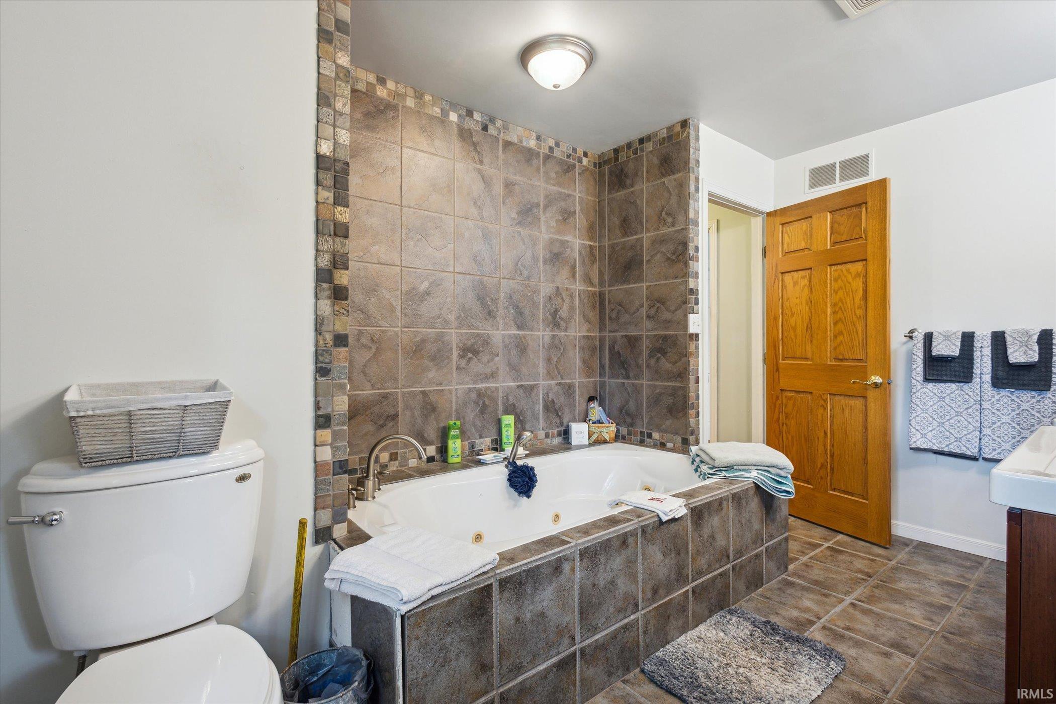 104 Woodview