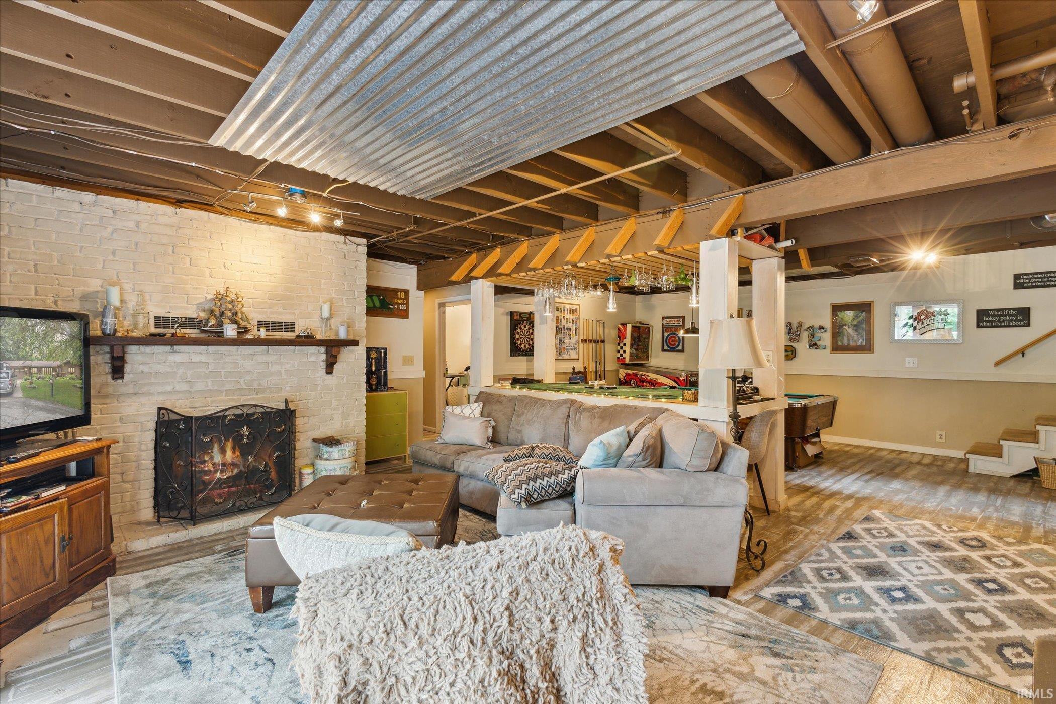 104 Woodview