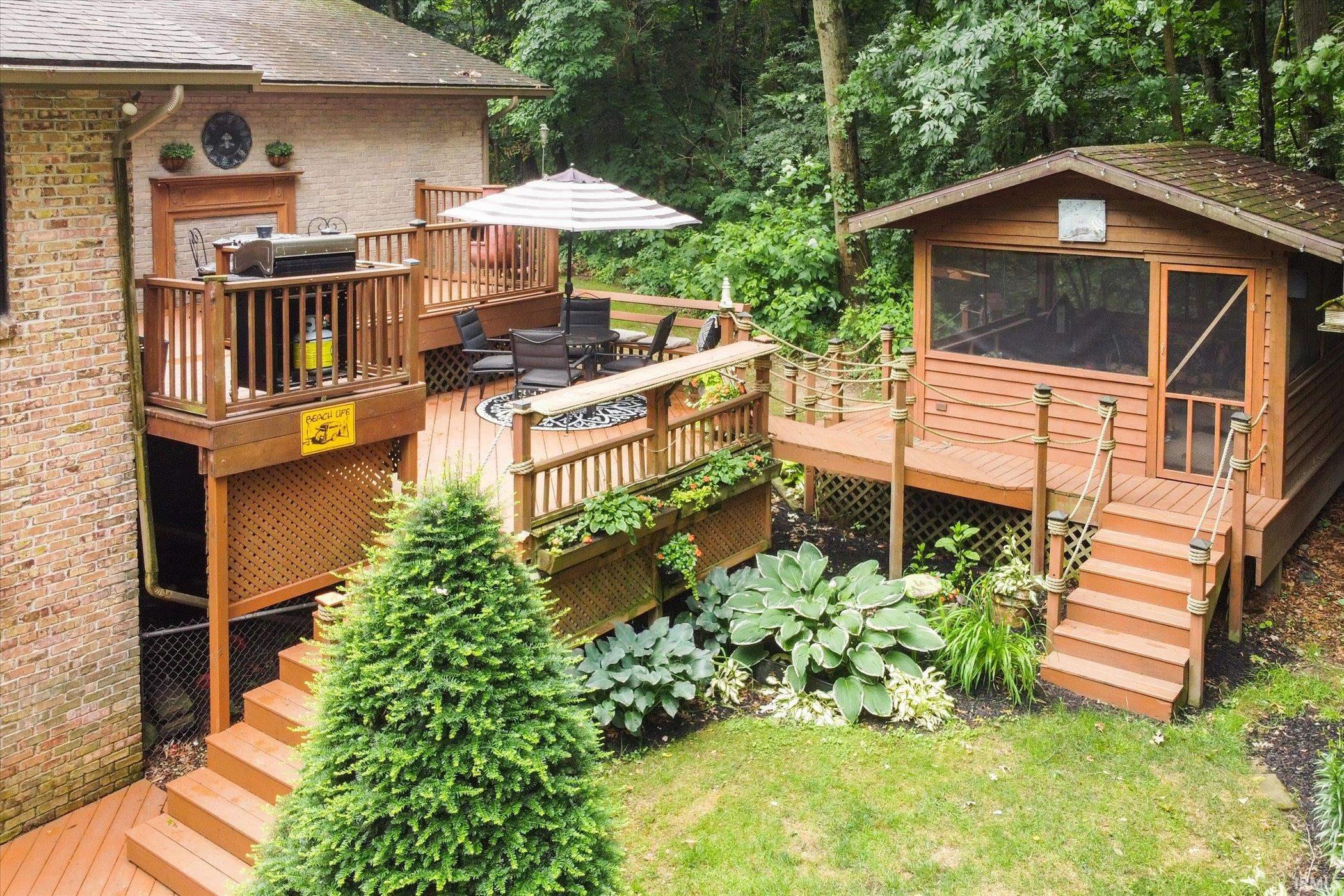 104 Woodview
