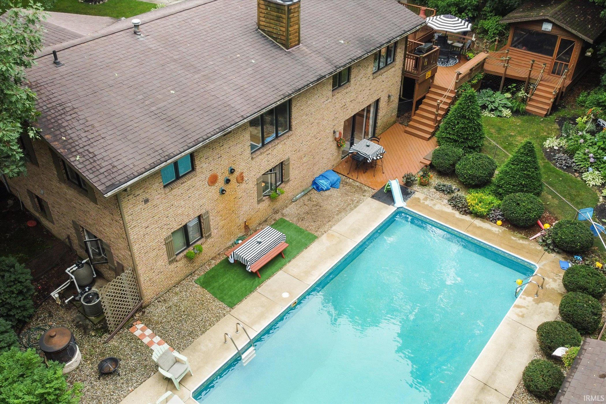104 Woodview