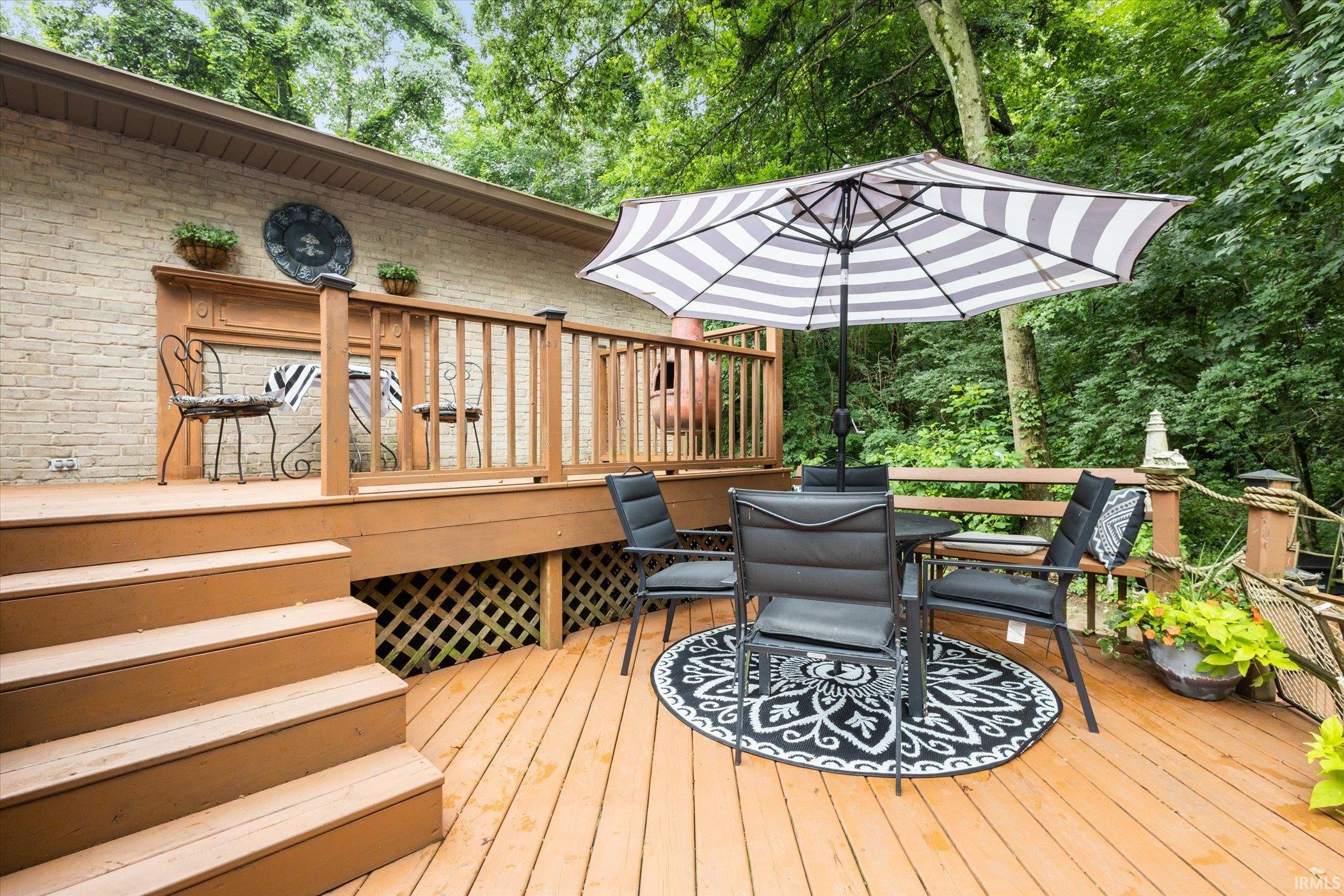 104 Woodview