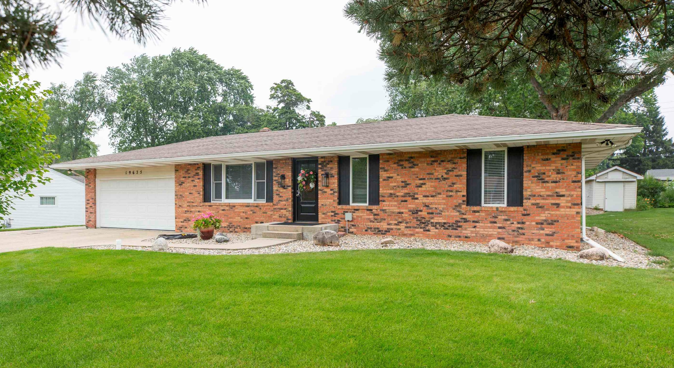 19635 Rolling Acres