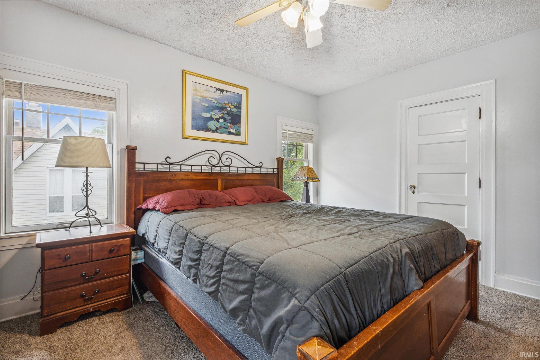 925 Lincolnway E