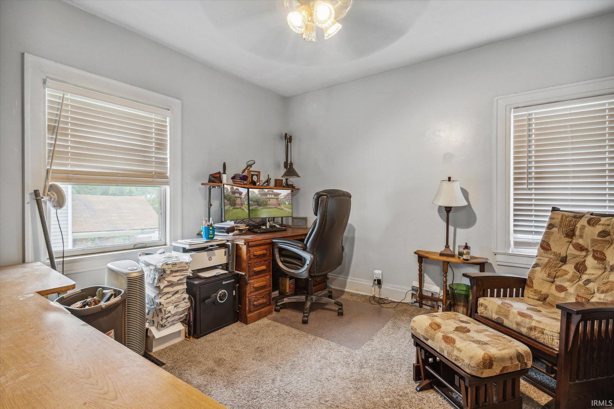 925 Lincolnway E