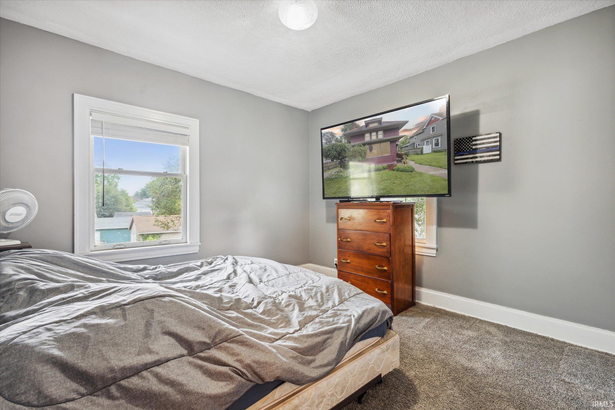 925 Lincolnway E