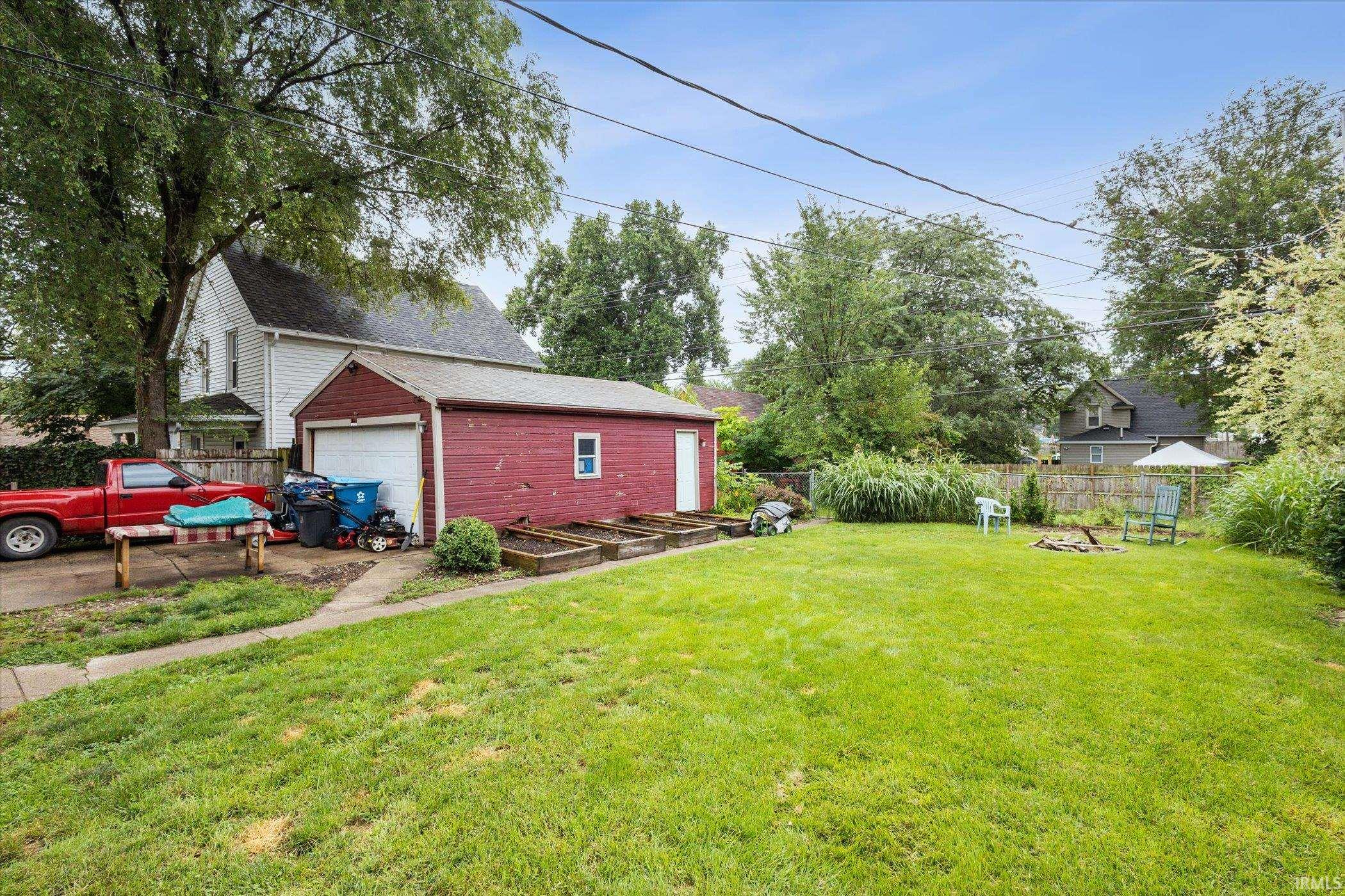925 Lincolnway E