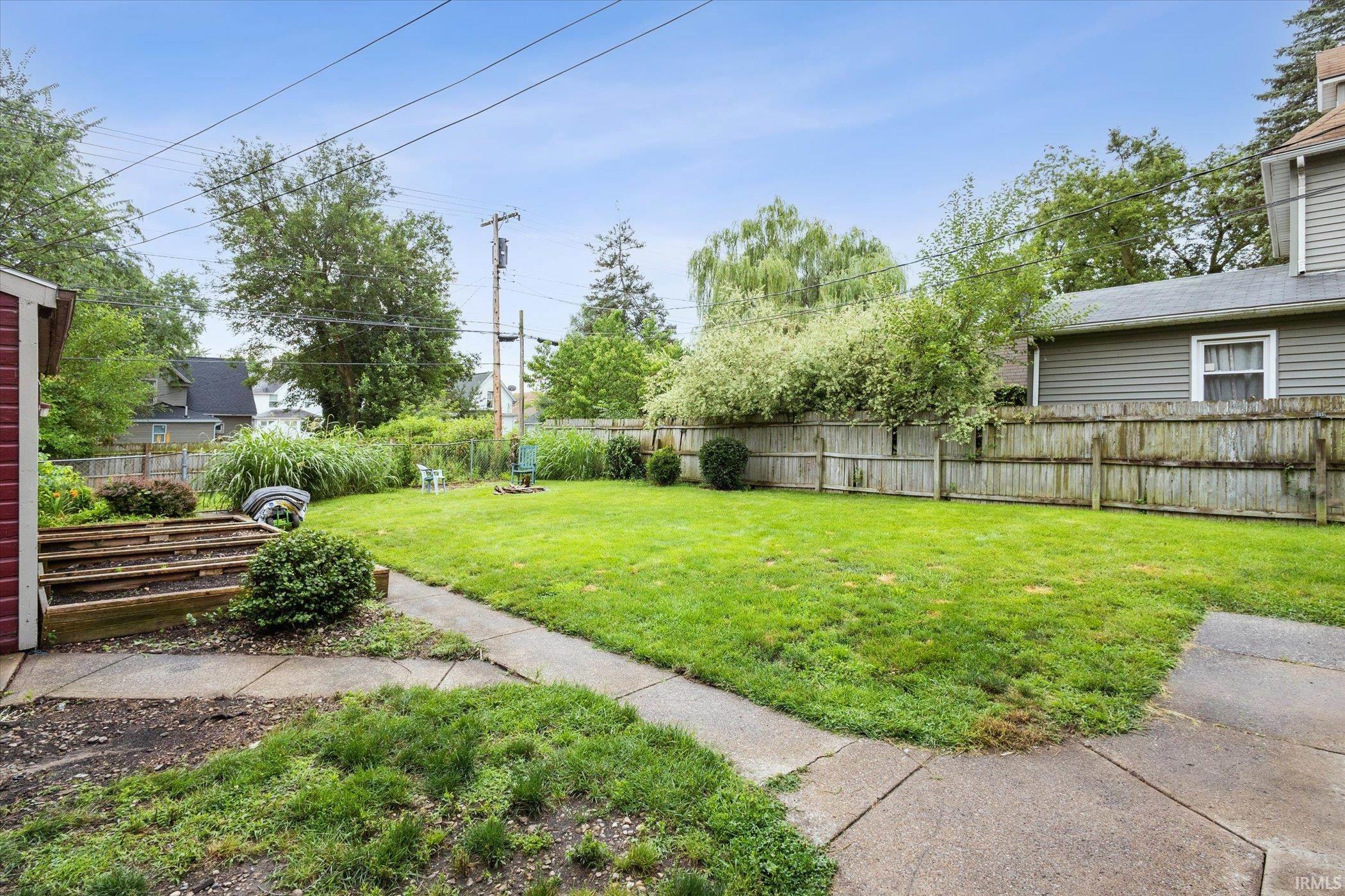 925 Lincolnway E