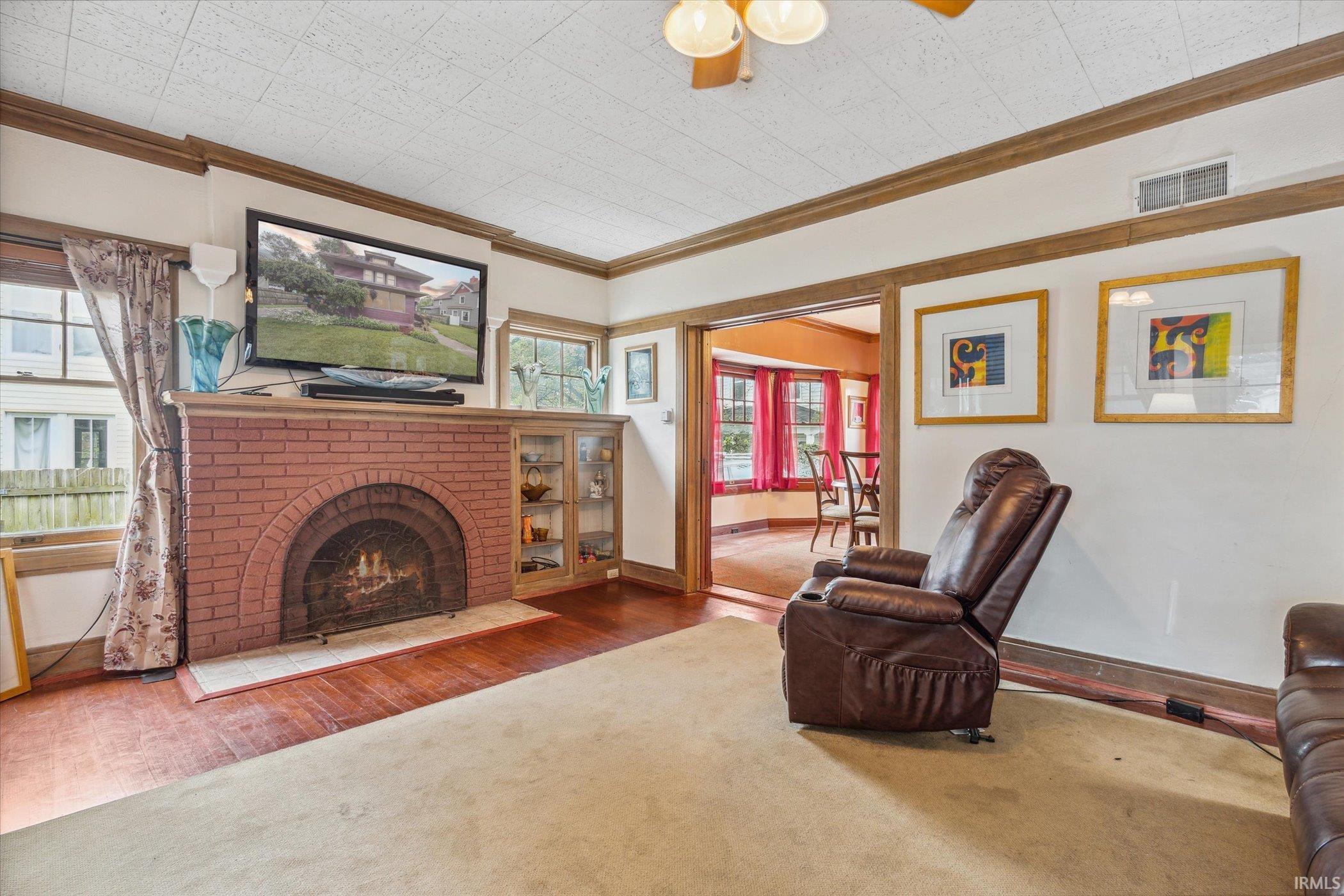 925 Lincolnway E
