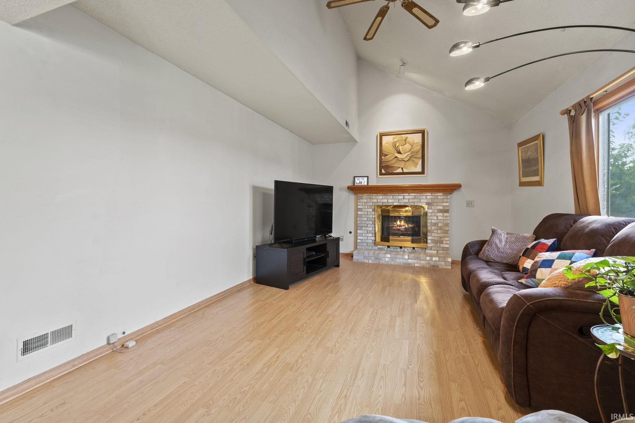 3611 Winding River