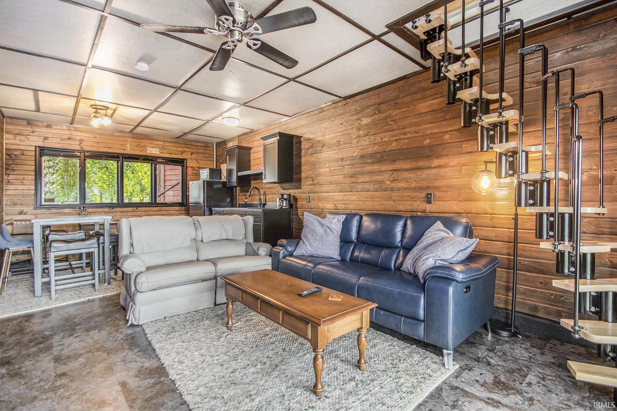 701 Lakeside